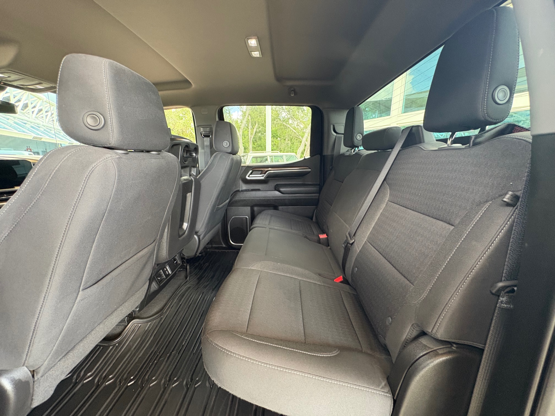 Vehicle photo 35