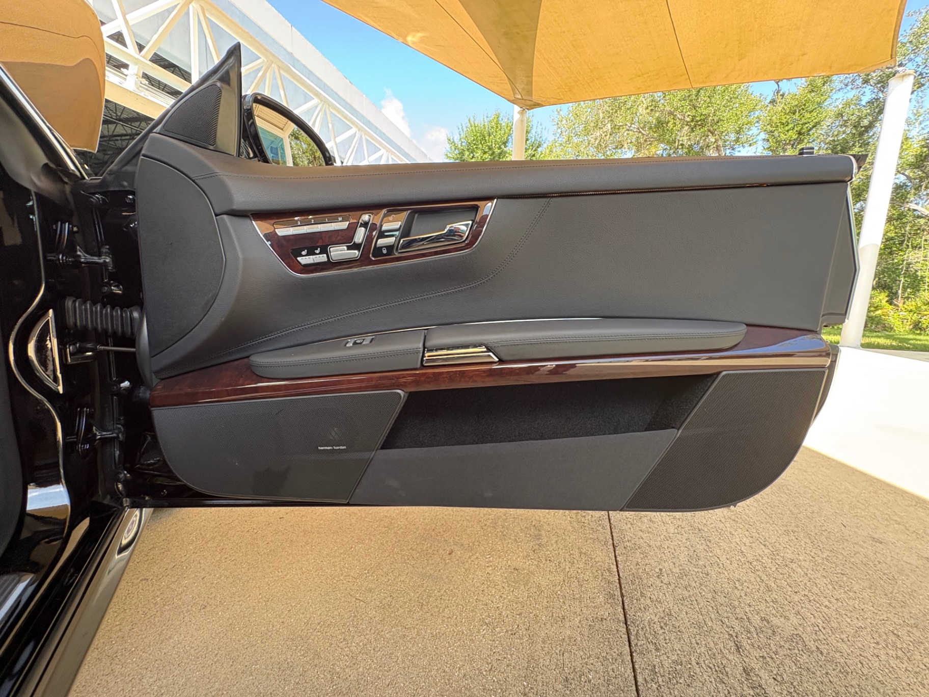 Vehicle photo 35