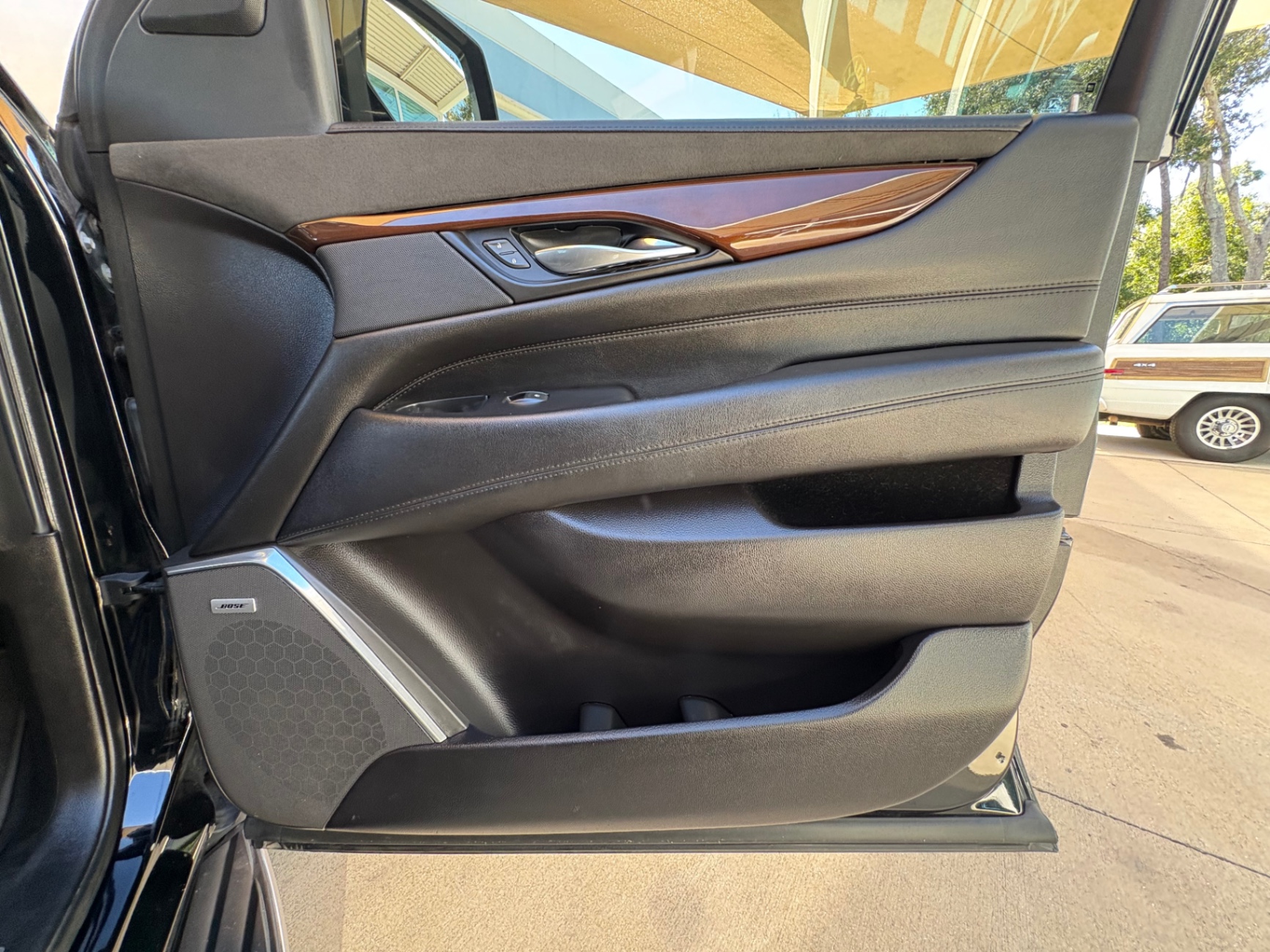Vehicle photo 38