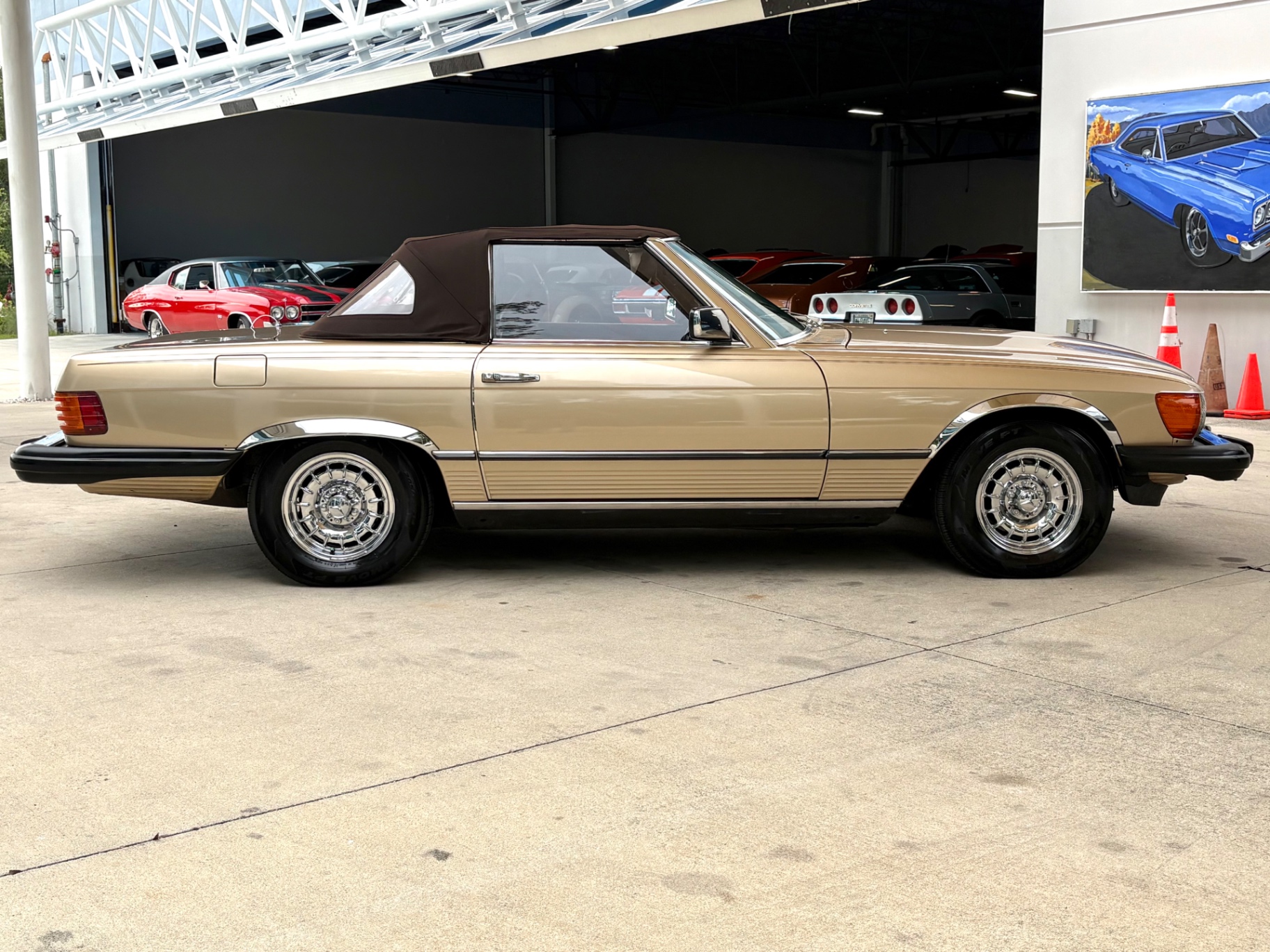 Vehicle photo 26