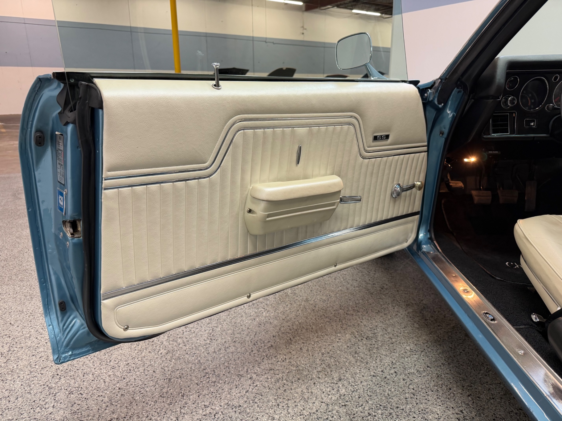 Vehicle photo 89