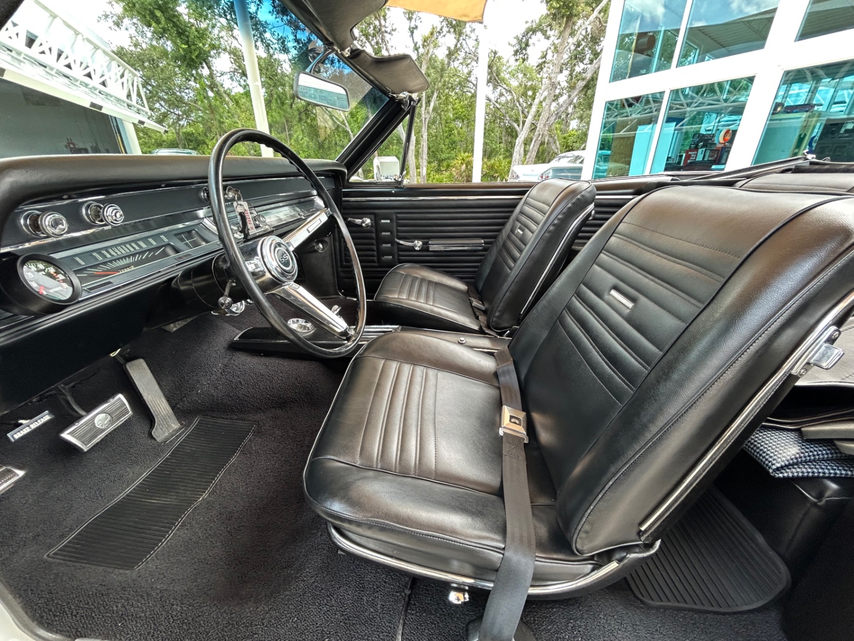 Vehicle photo 40