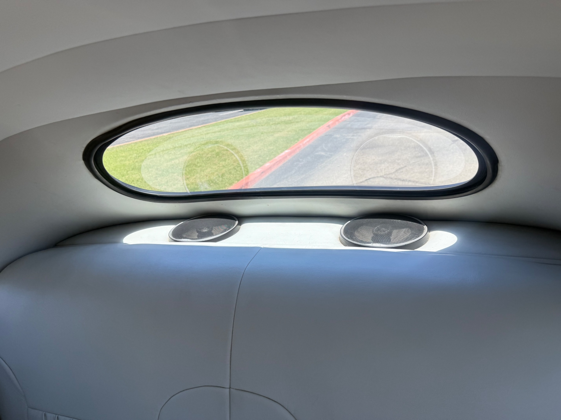 Vehicle photo 23
