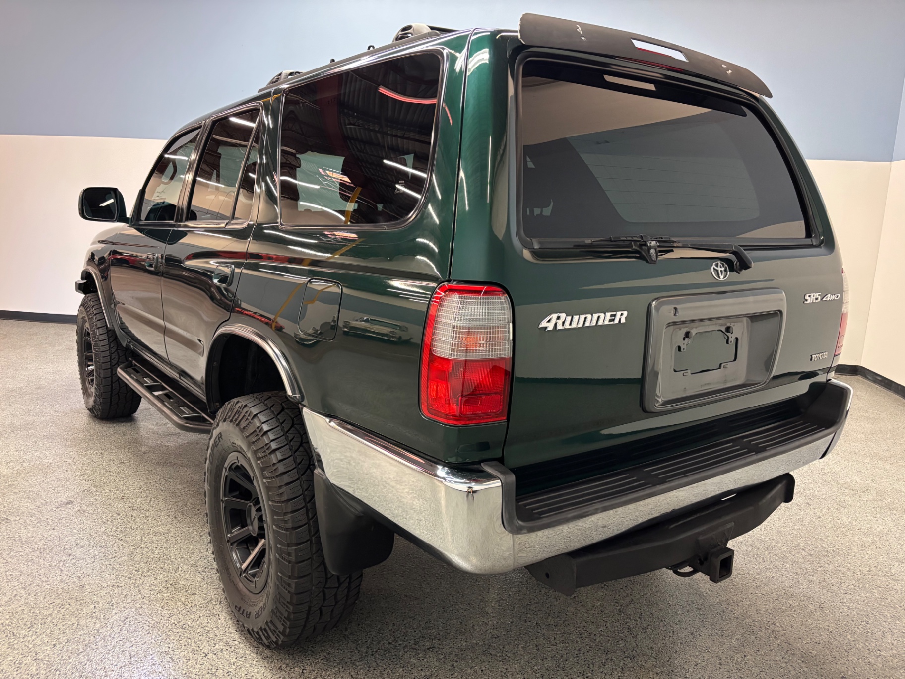 Vehicle photo 5