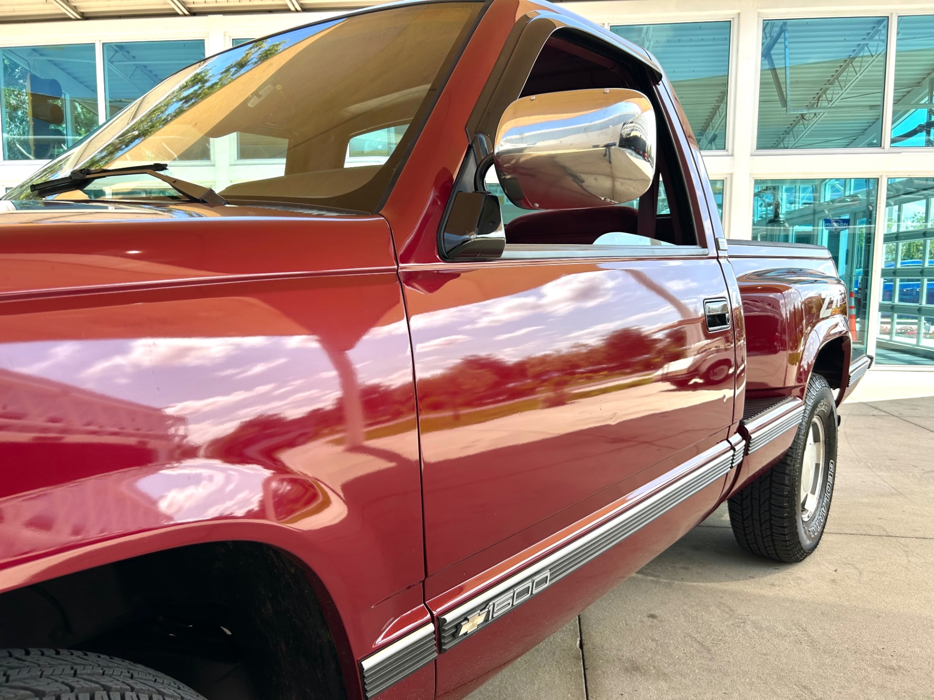 Vehicle photo 12