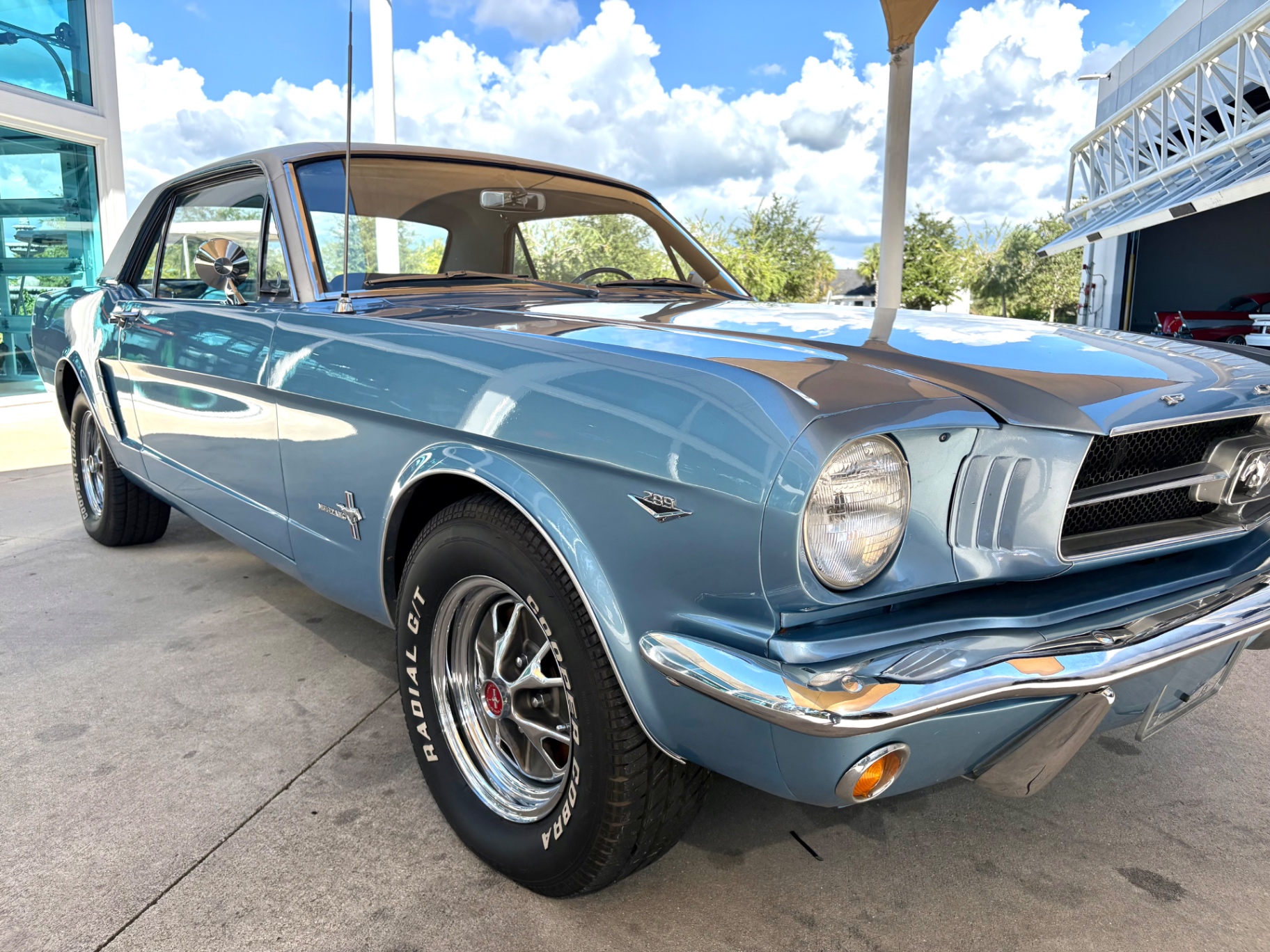 Vehicle photo 19