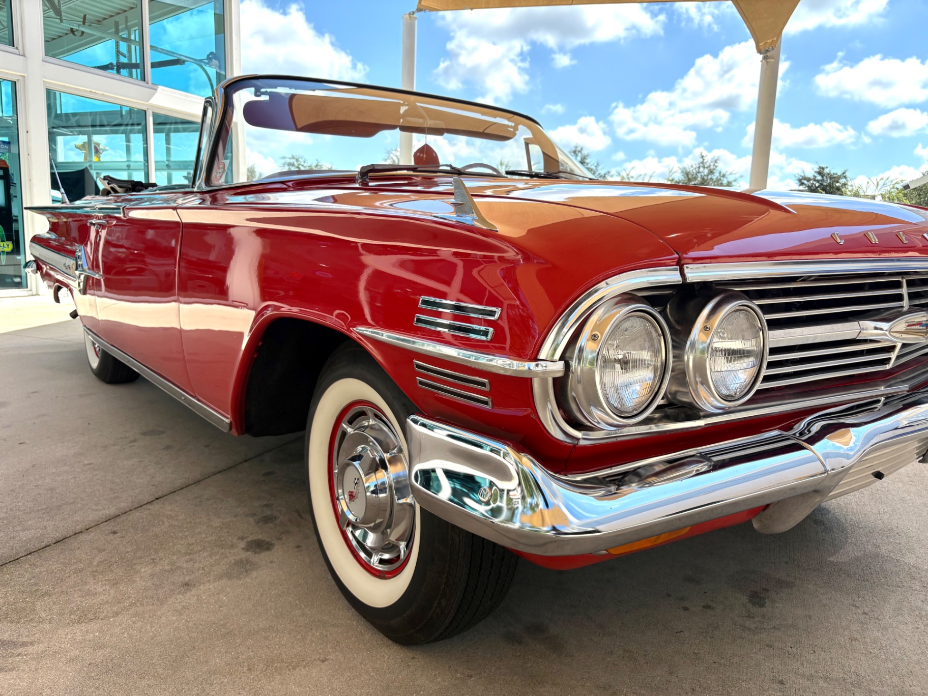 Vehicle photo 17