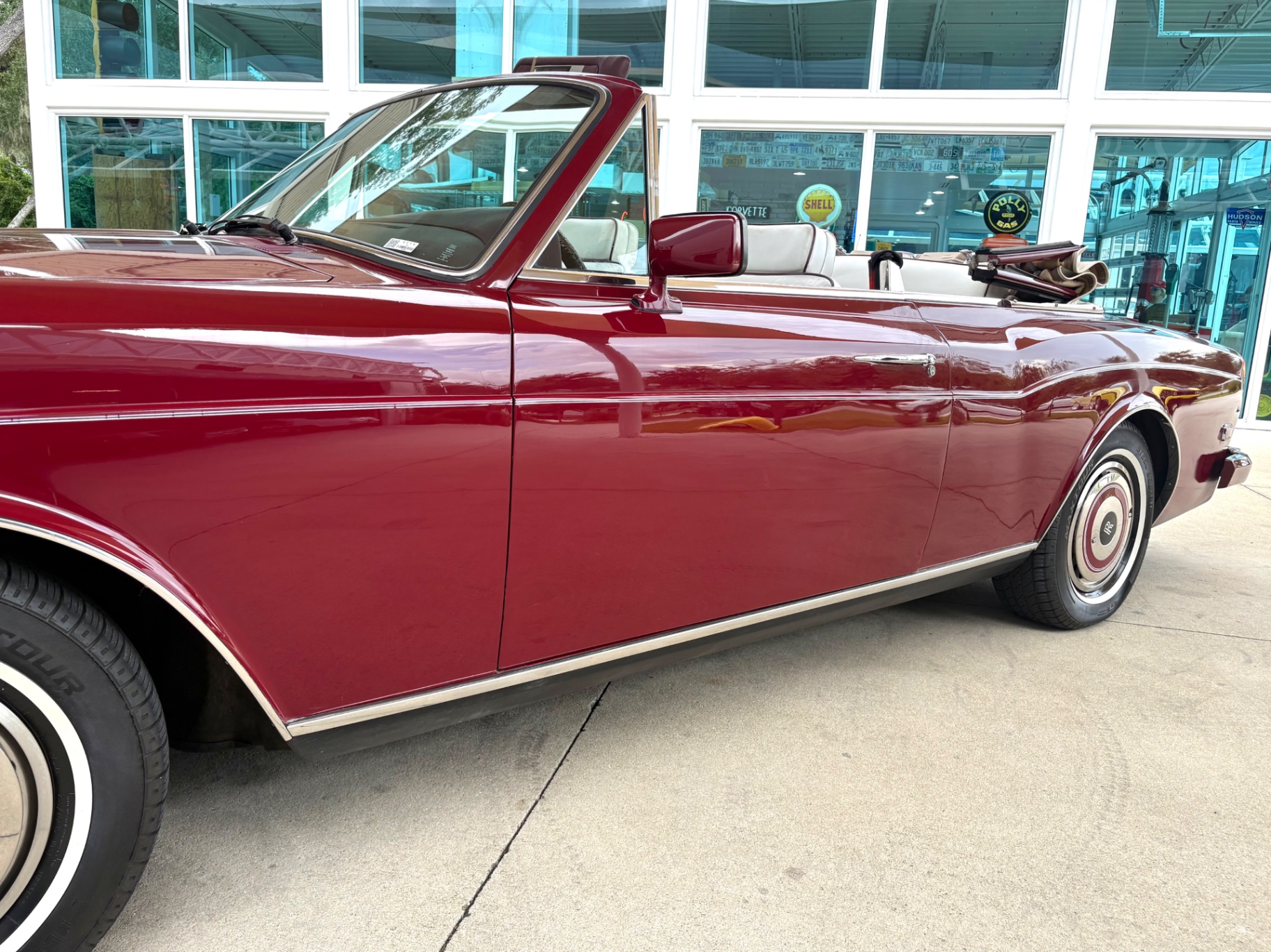 Vehicle photo 13