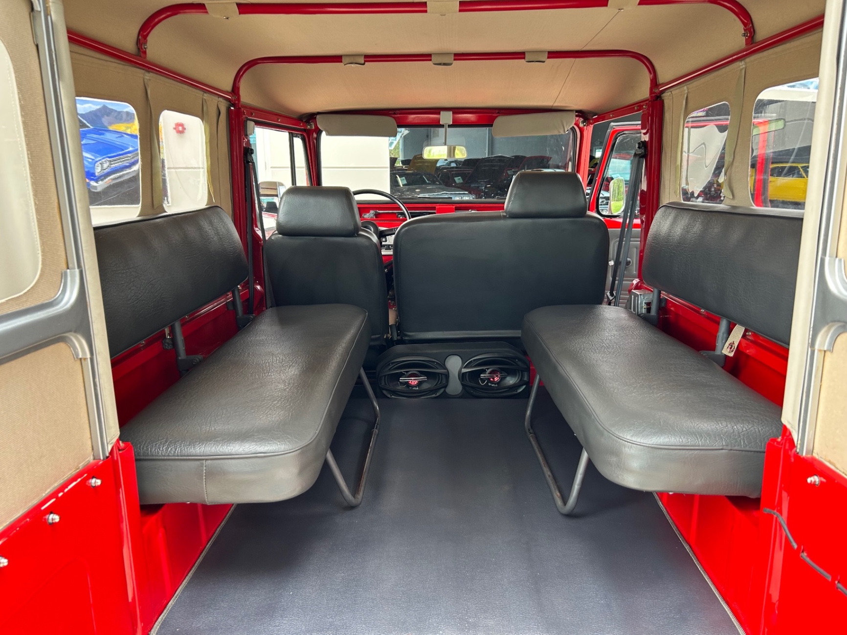 Vehicle photo 7
