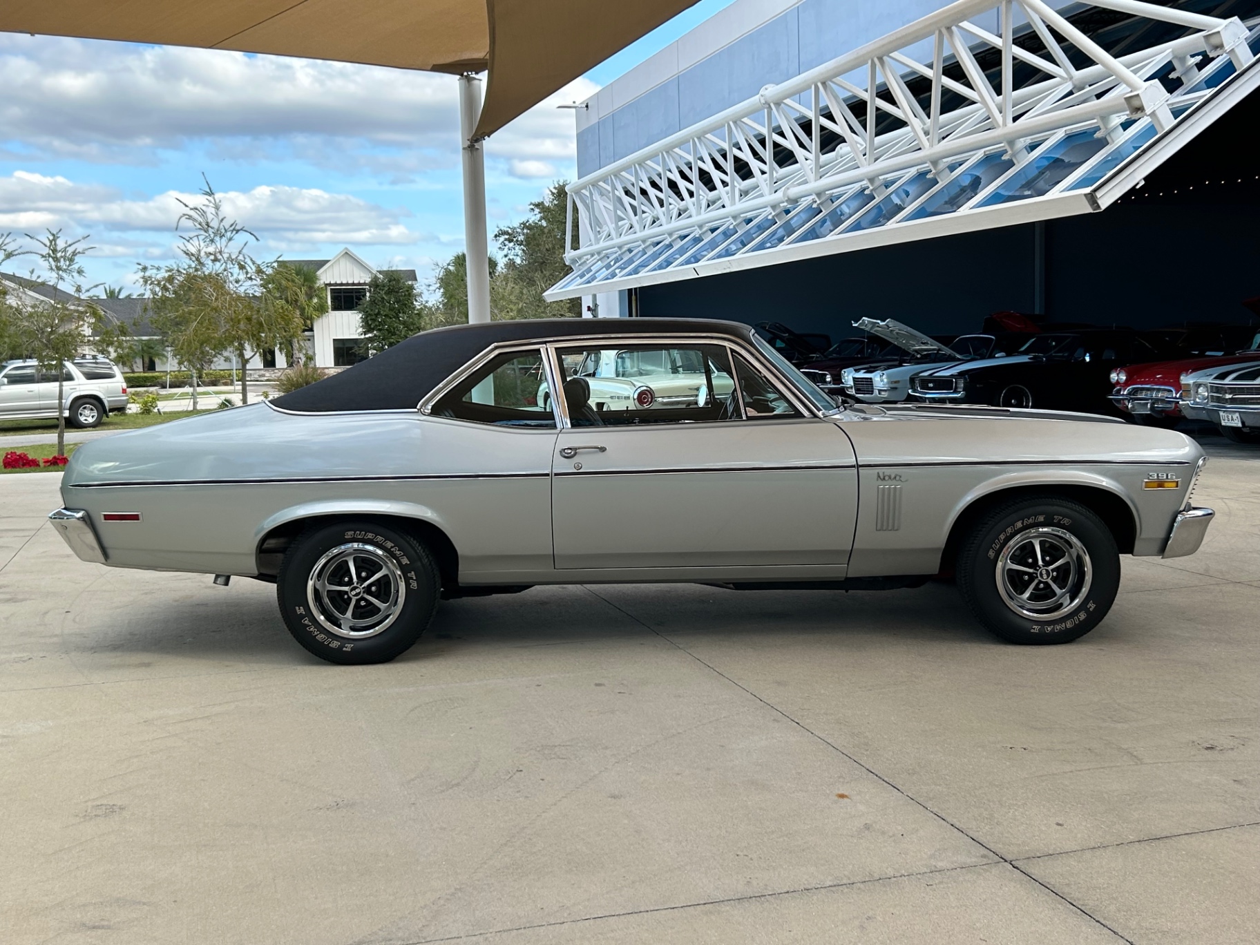 Vehicle photo 4