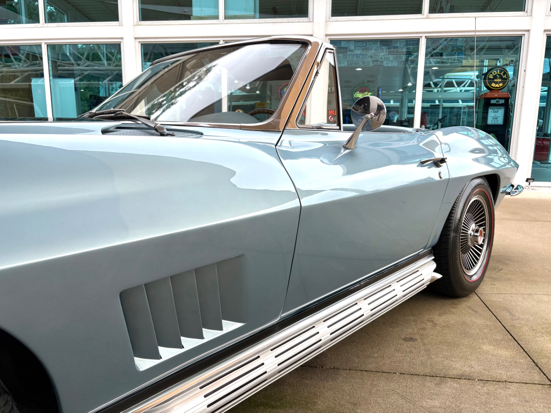 Vehicle photo 12