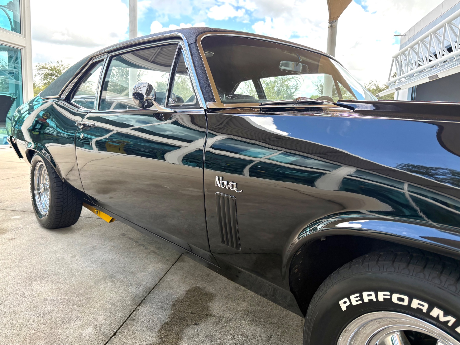 Vehicle photo 18