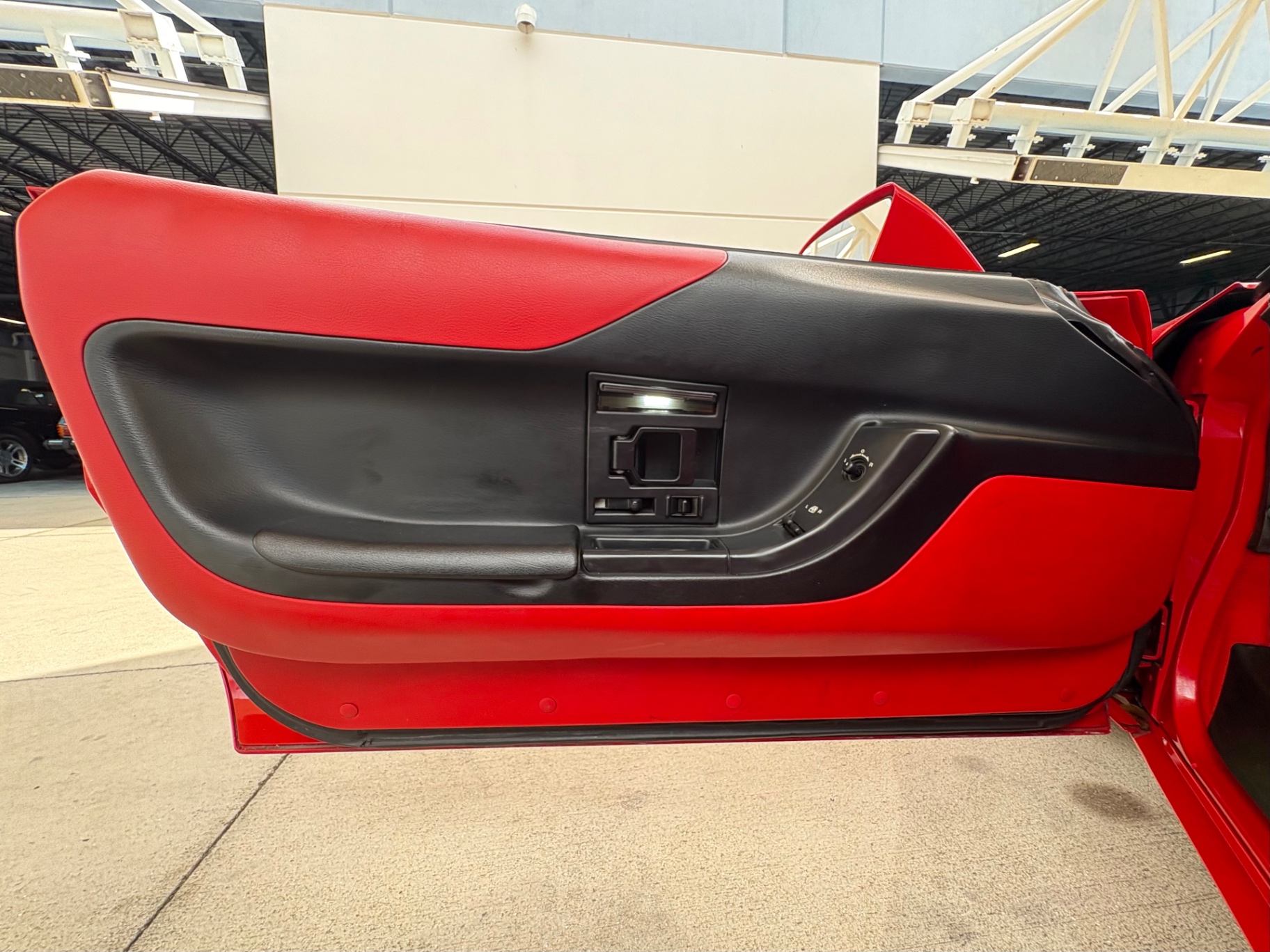 Vehicle photo 28