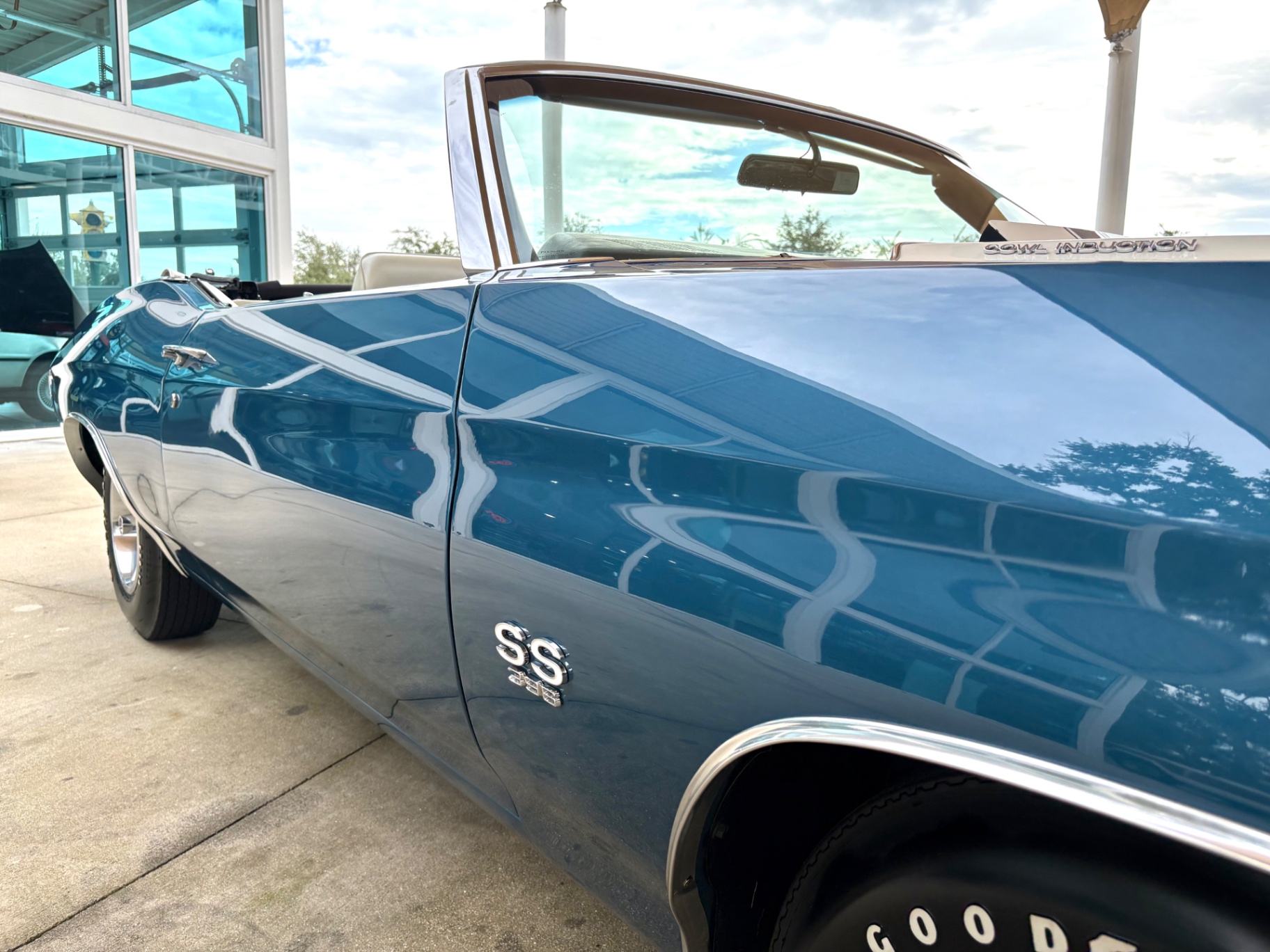 Vehicle photo 16