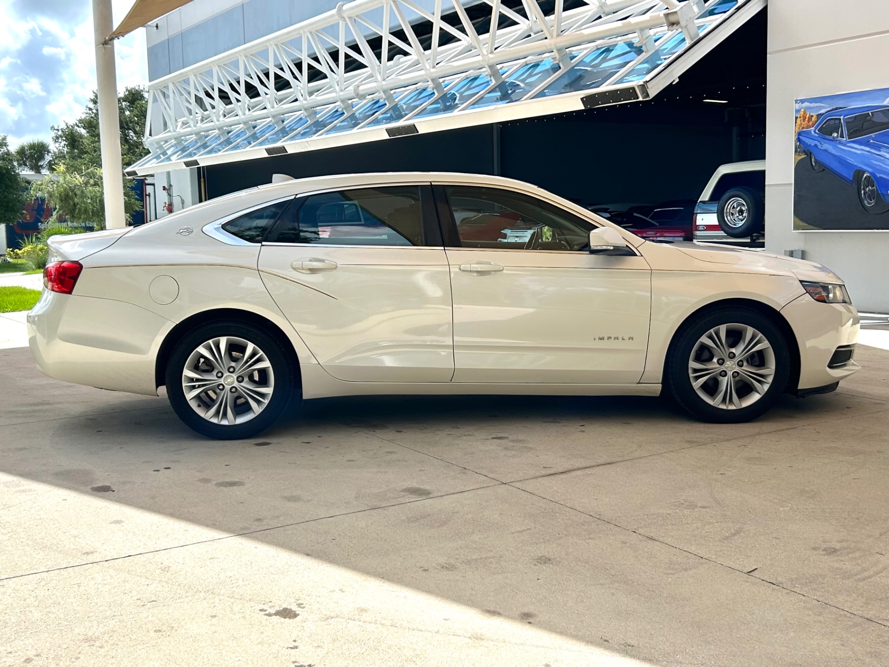 Vehicle photo 4