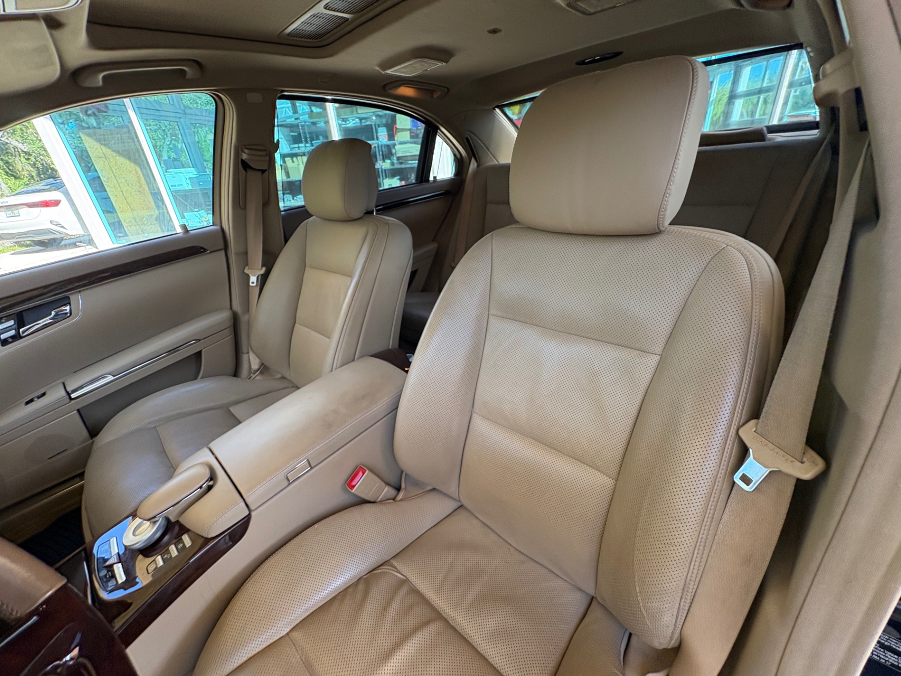 Vehicle photo 32