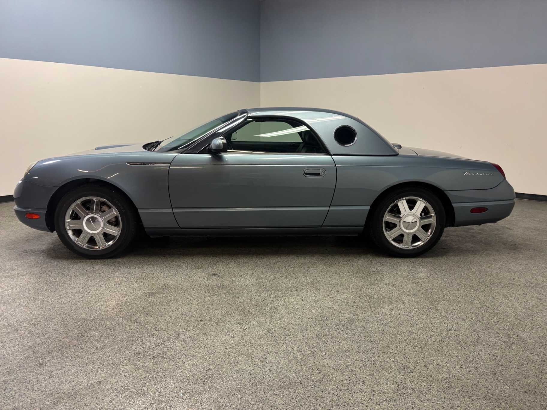 Vehicle photo 4