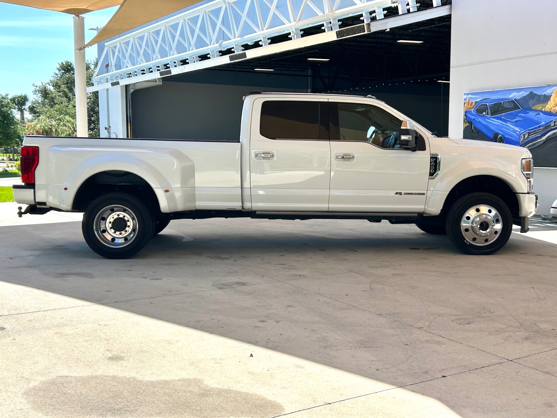 Vehicle photo 4