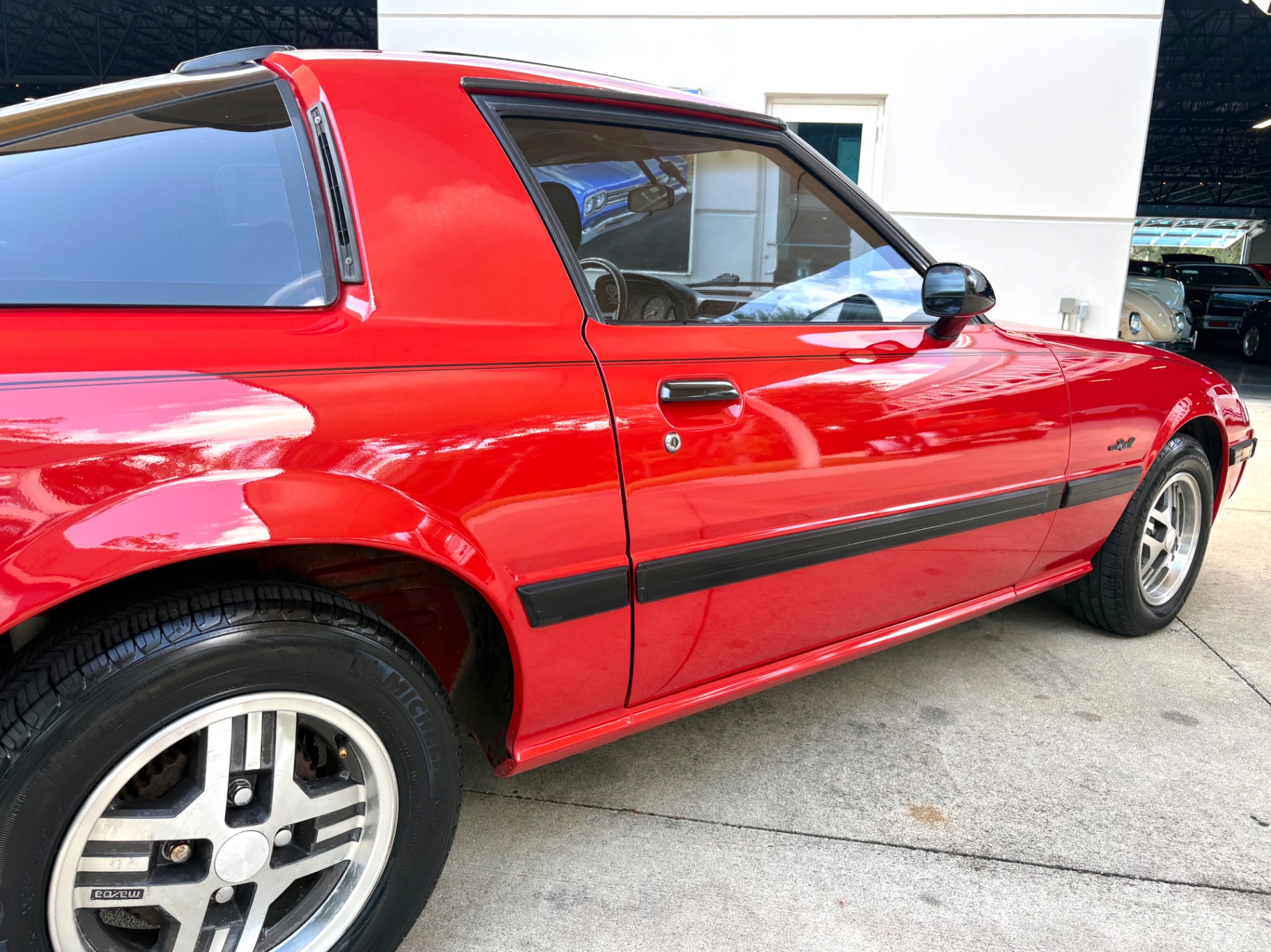 Vehicle photo 18
