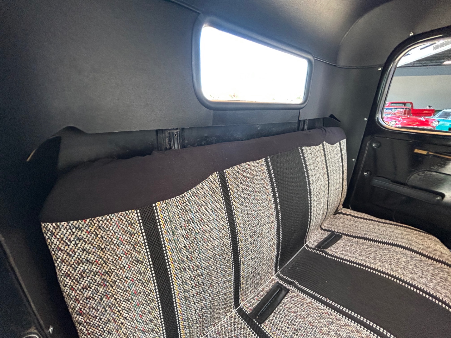 Vehicle photo 37