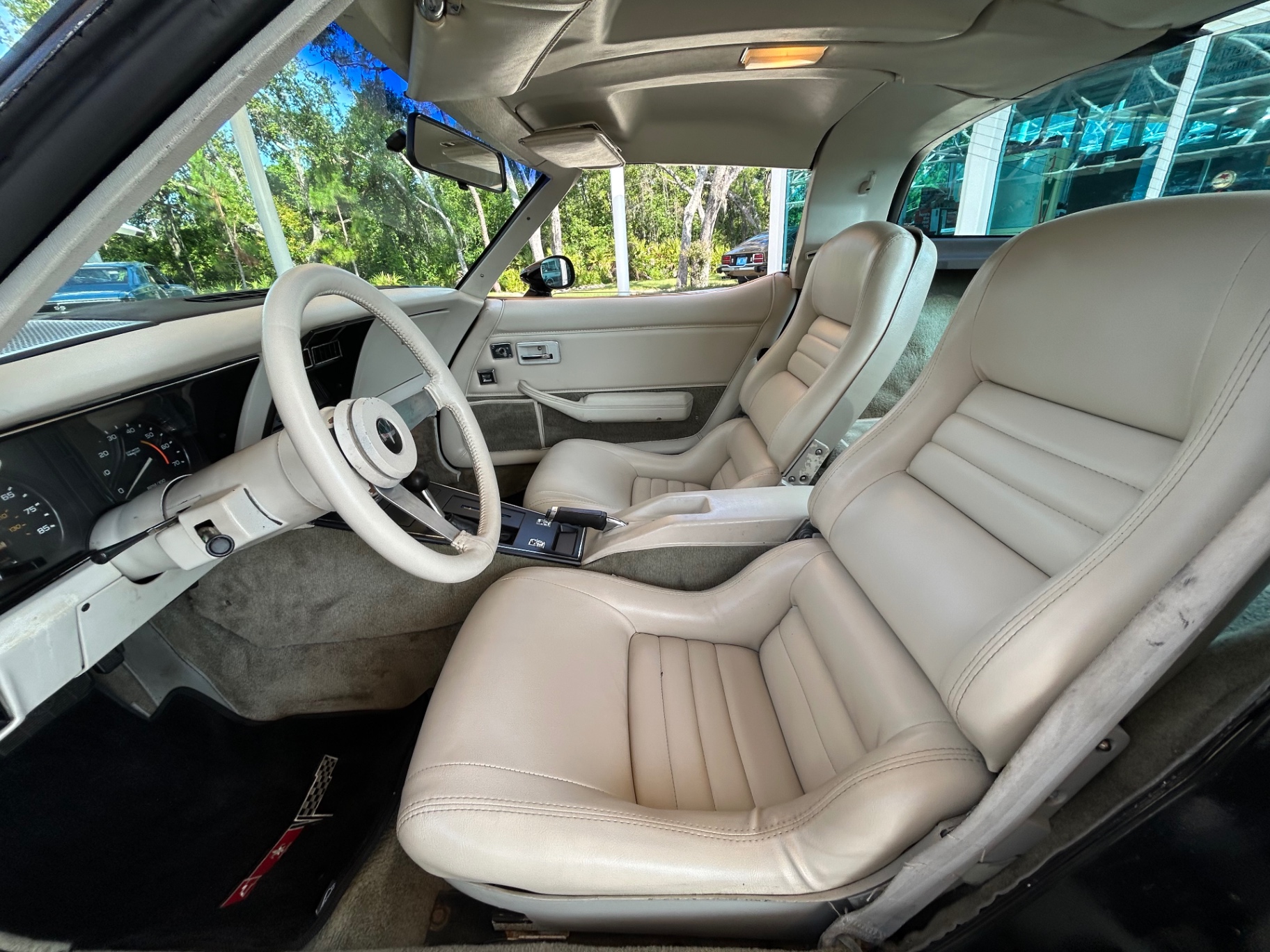 Vehicle photo 32