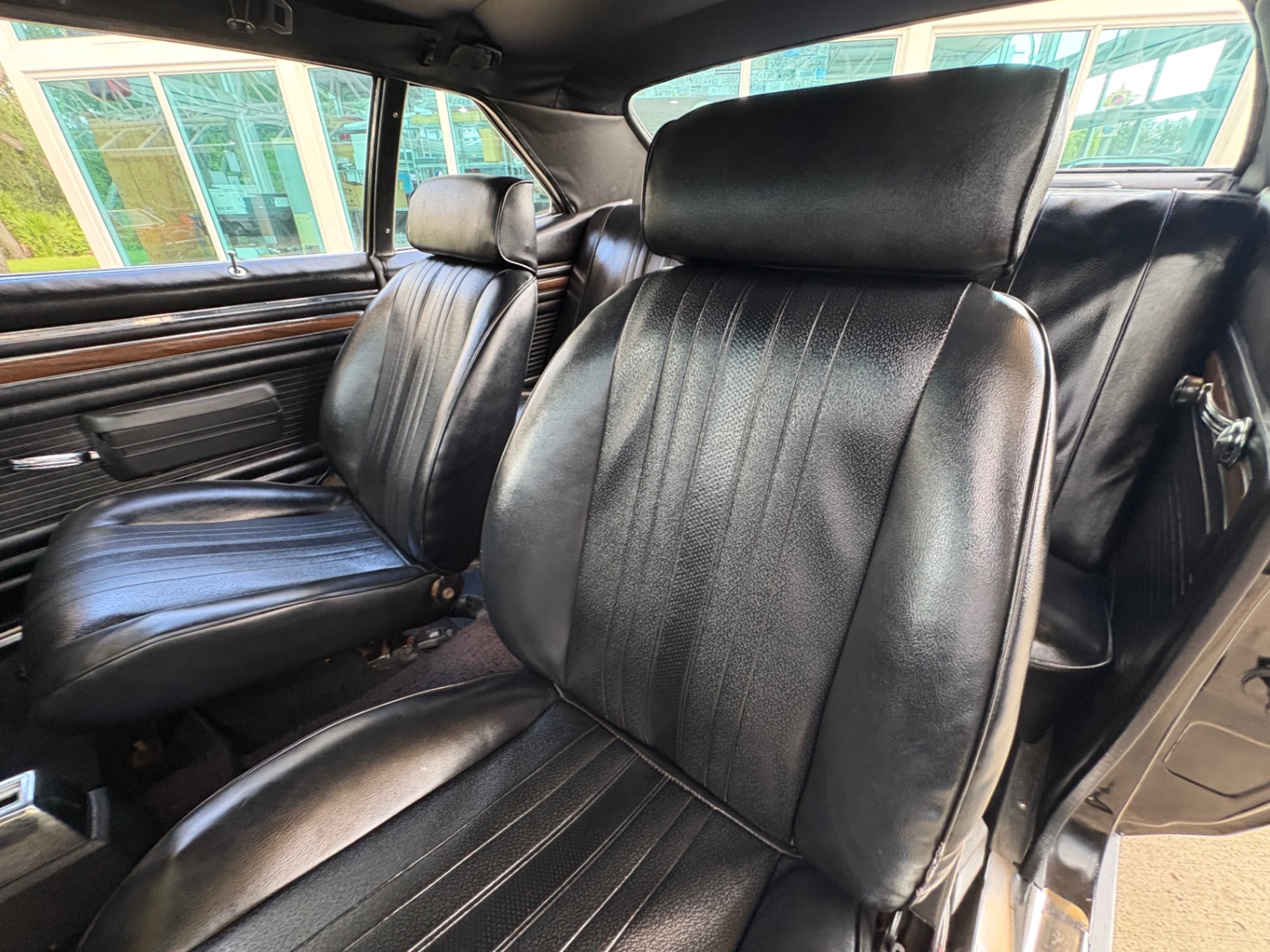 Vehicle photo 37