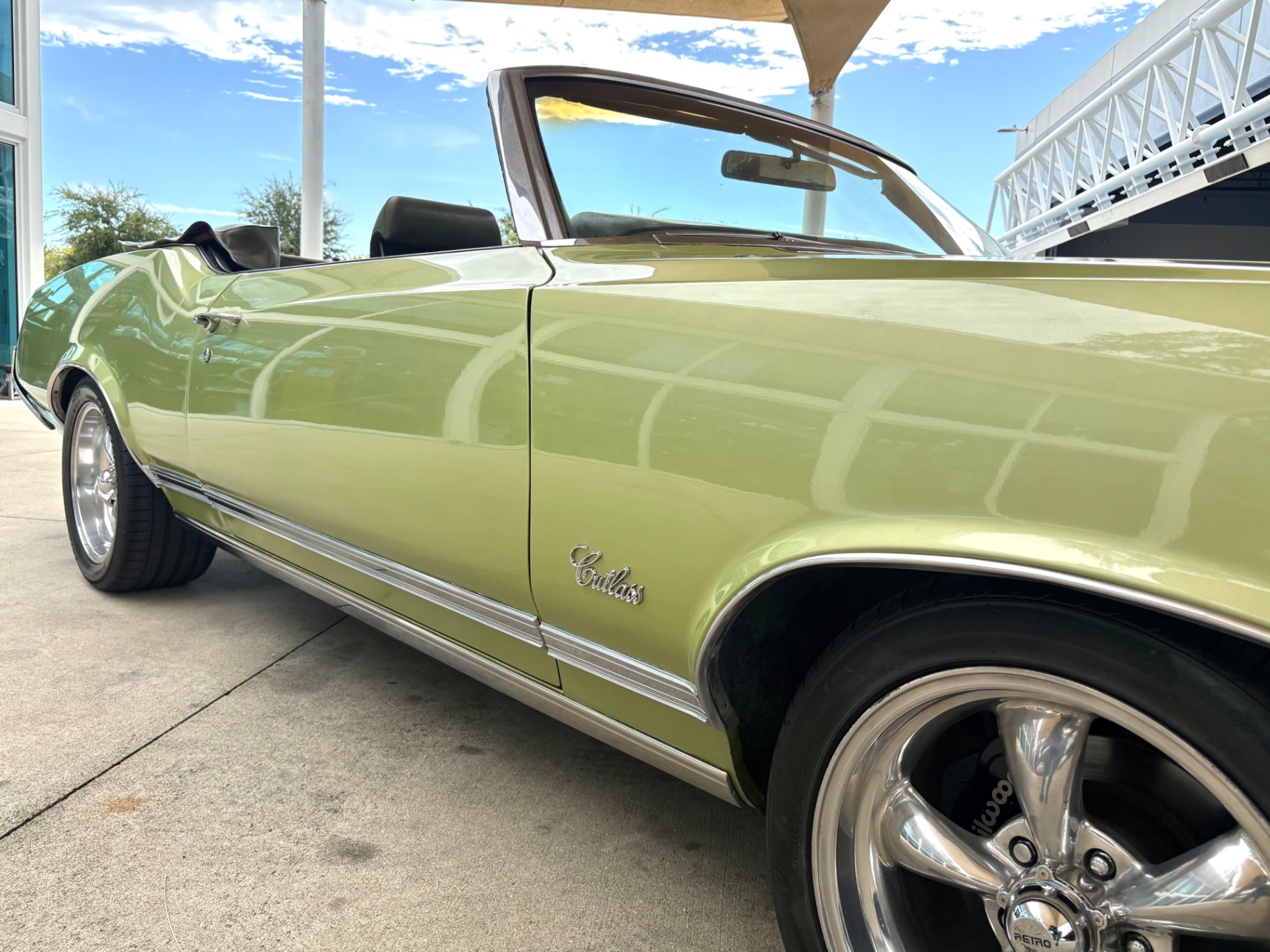 Vehicle photo 18