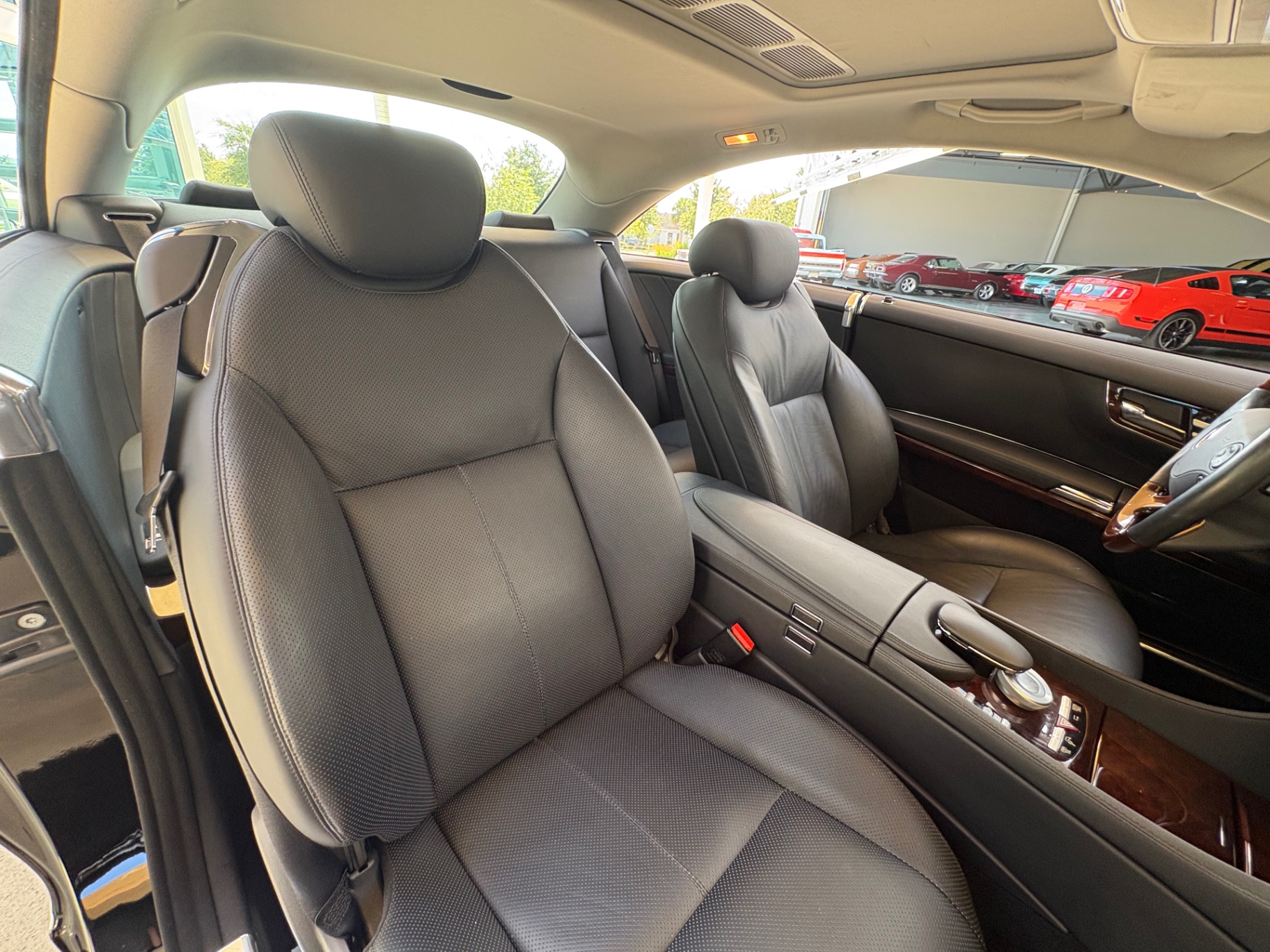 Vehicle photo 38