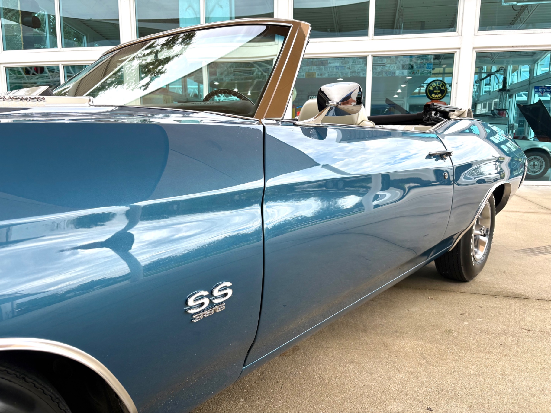 Vehicle photo 11