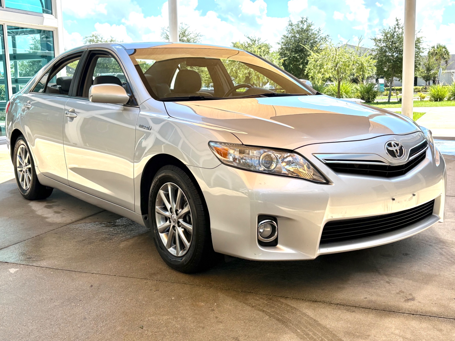 Vehicle photo 3