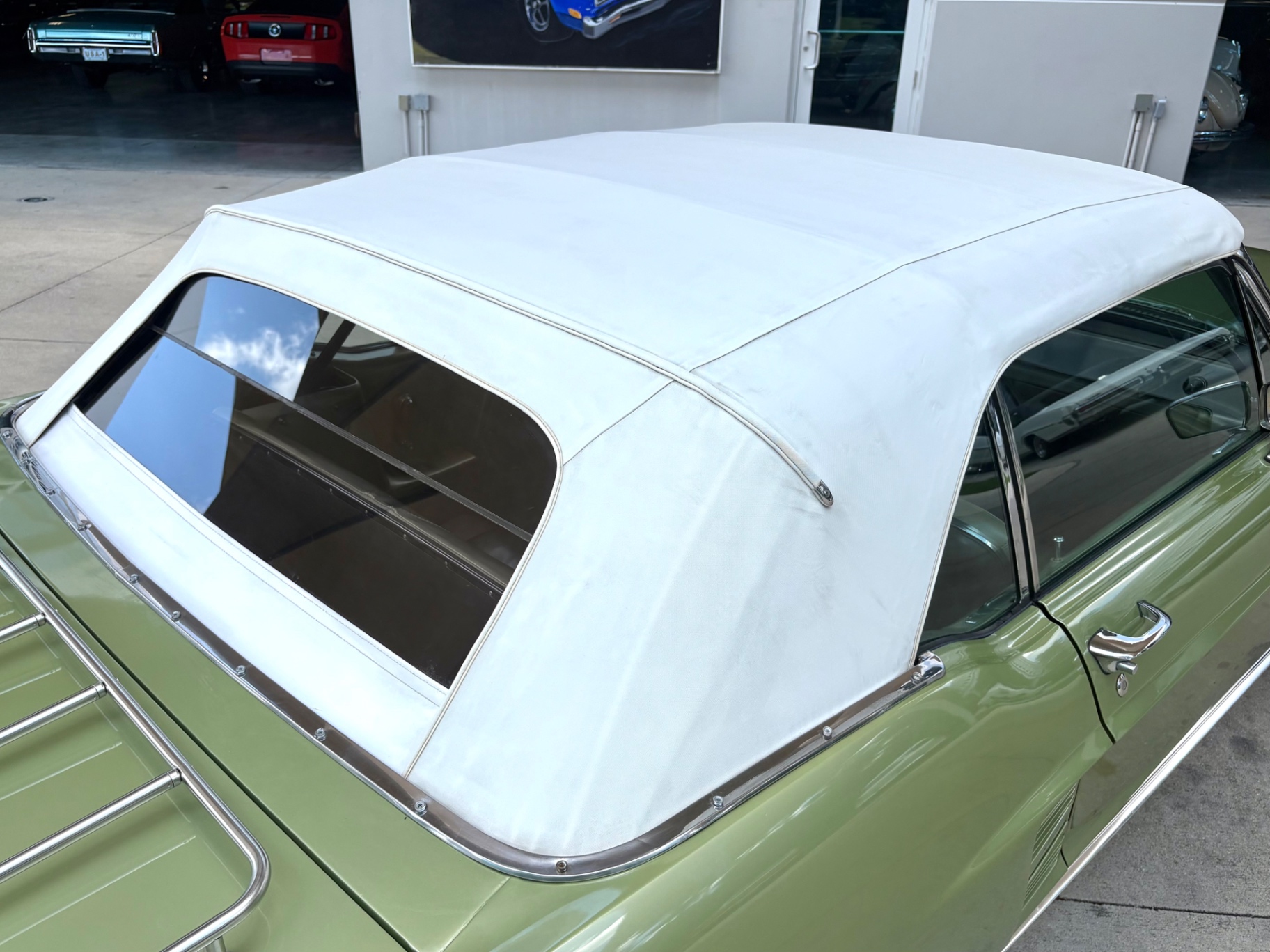 Vehicle photo 26