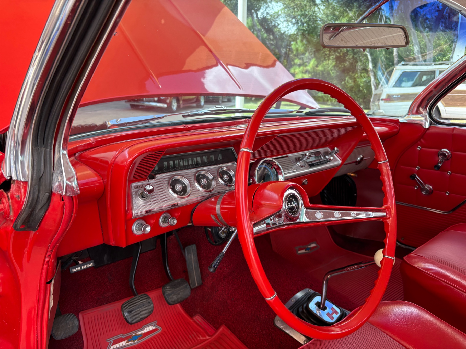 Vehicle photo 33