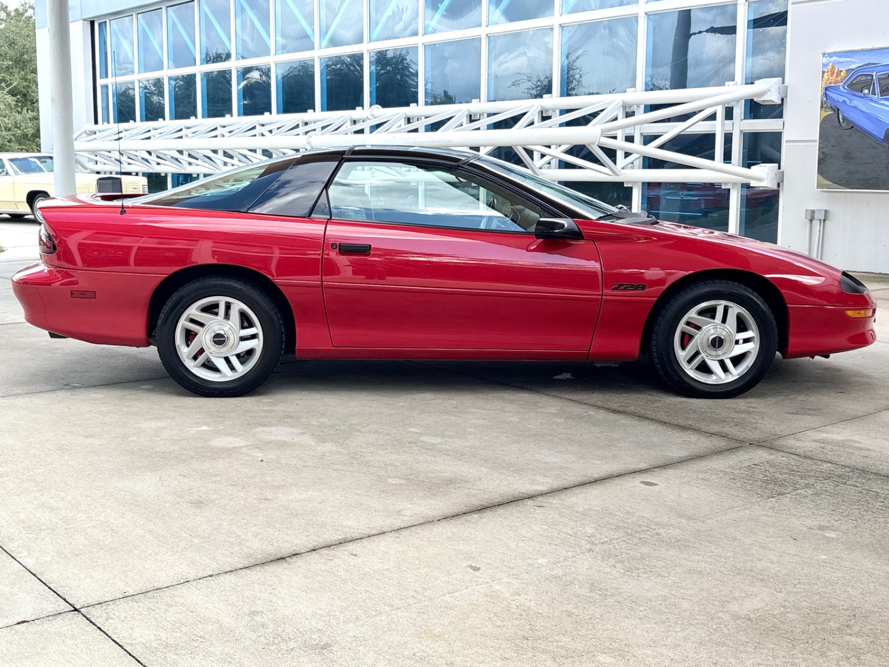 Vehicle photo 5