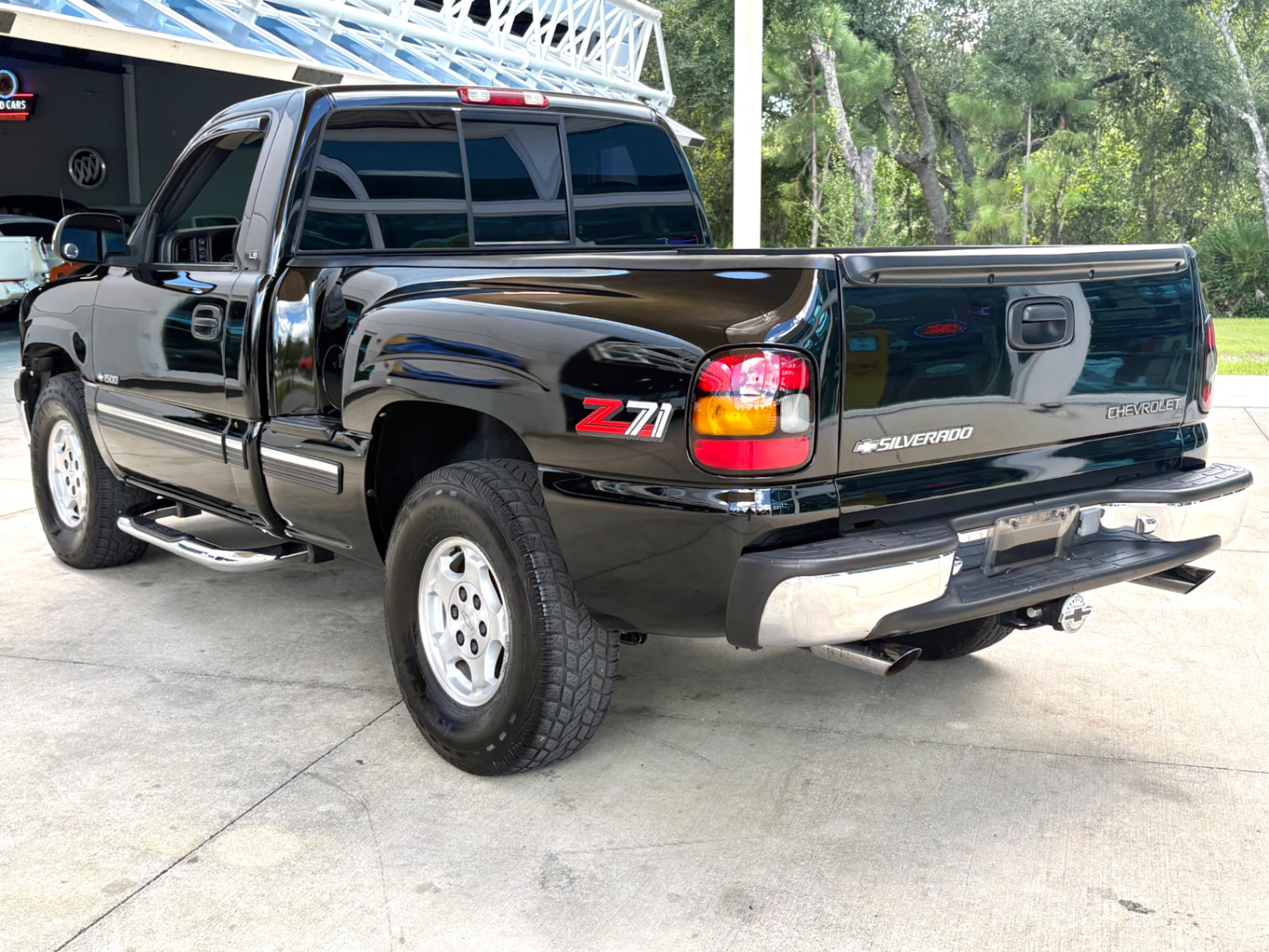 Vehicle photo 8