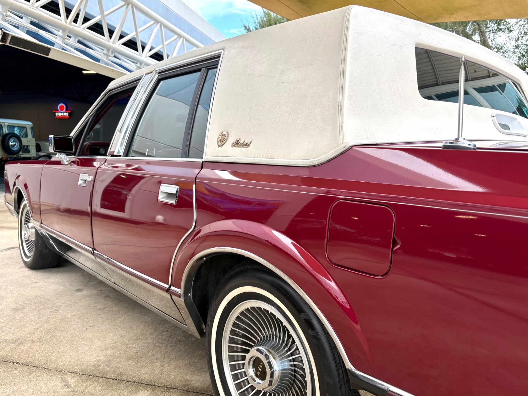 Vehicle photo 14