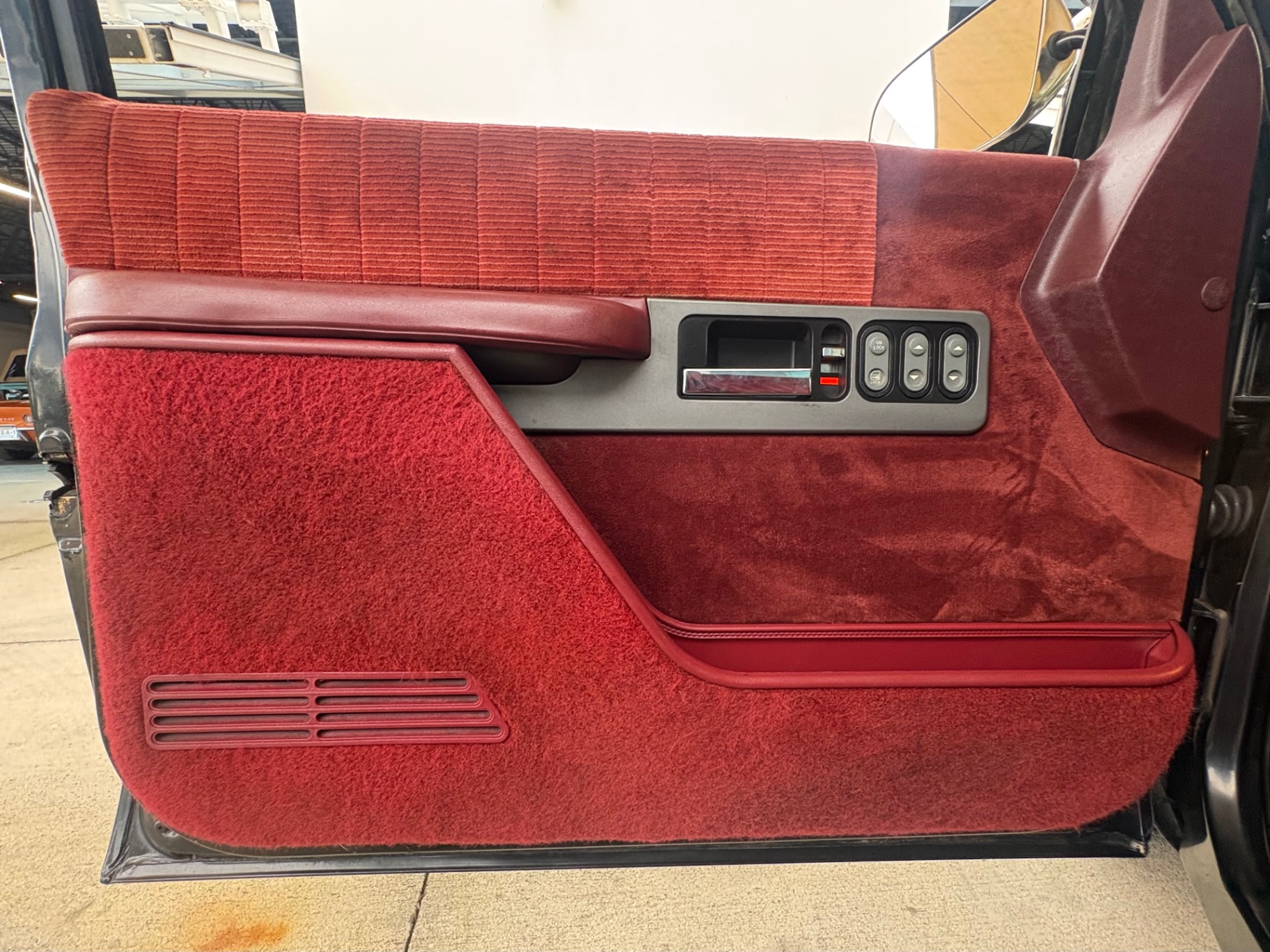 Vehicle photo 31