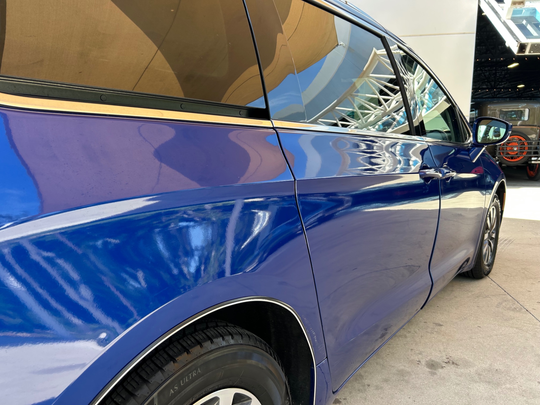 Vehicle photo 18