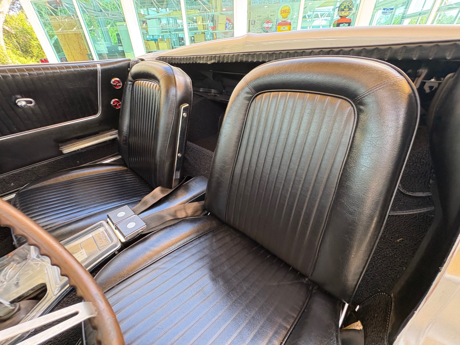 Vehicle photo 45