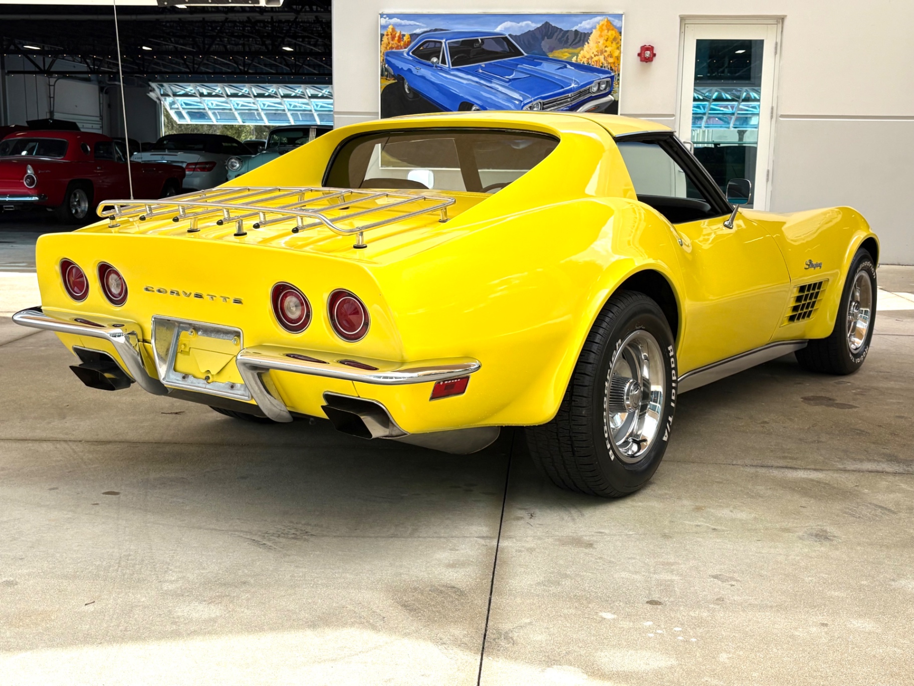 Vehicle photo 6