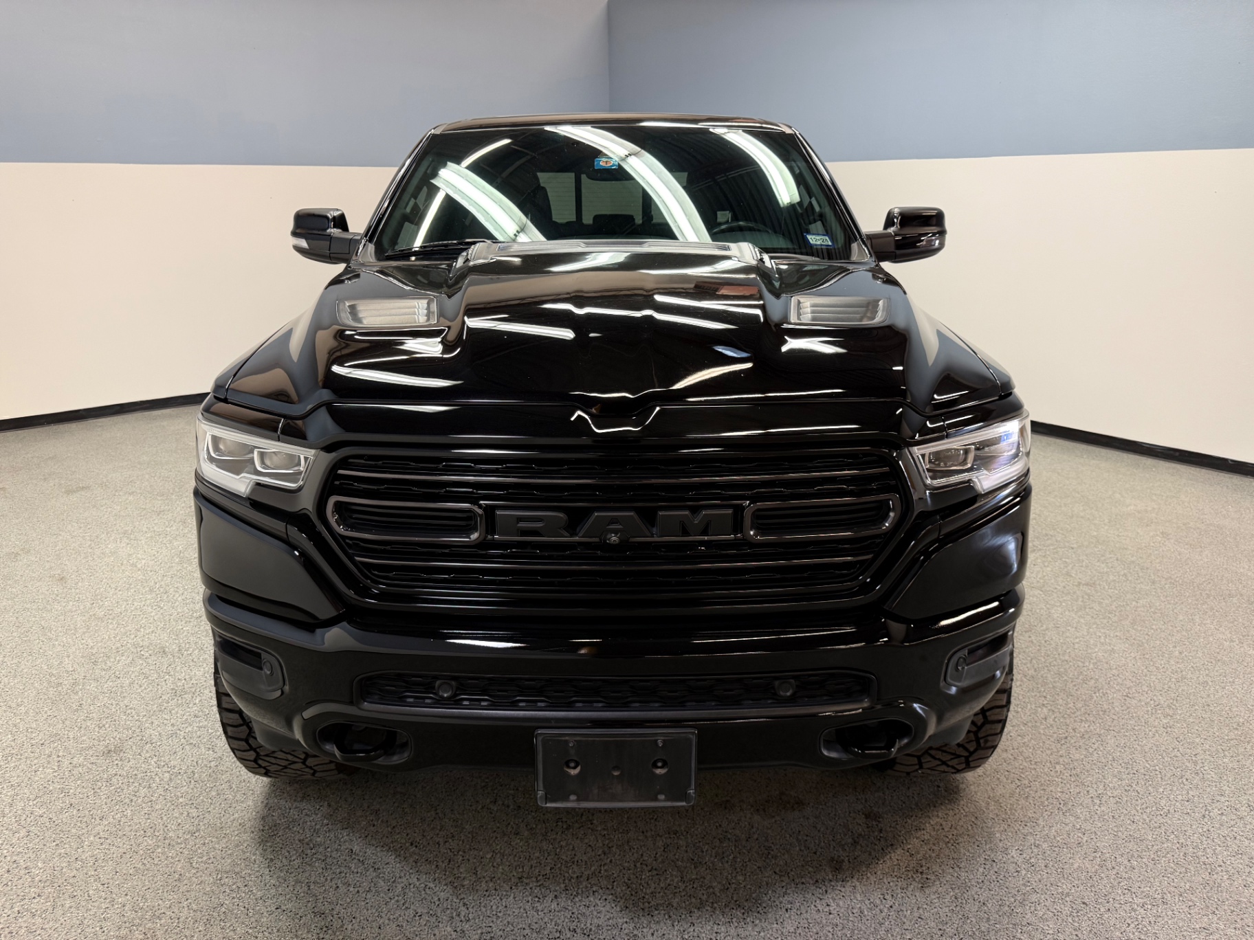 Vehicle photo 6