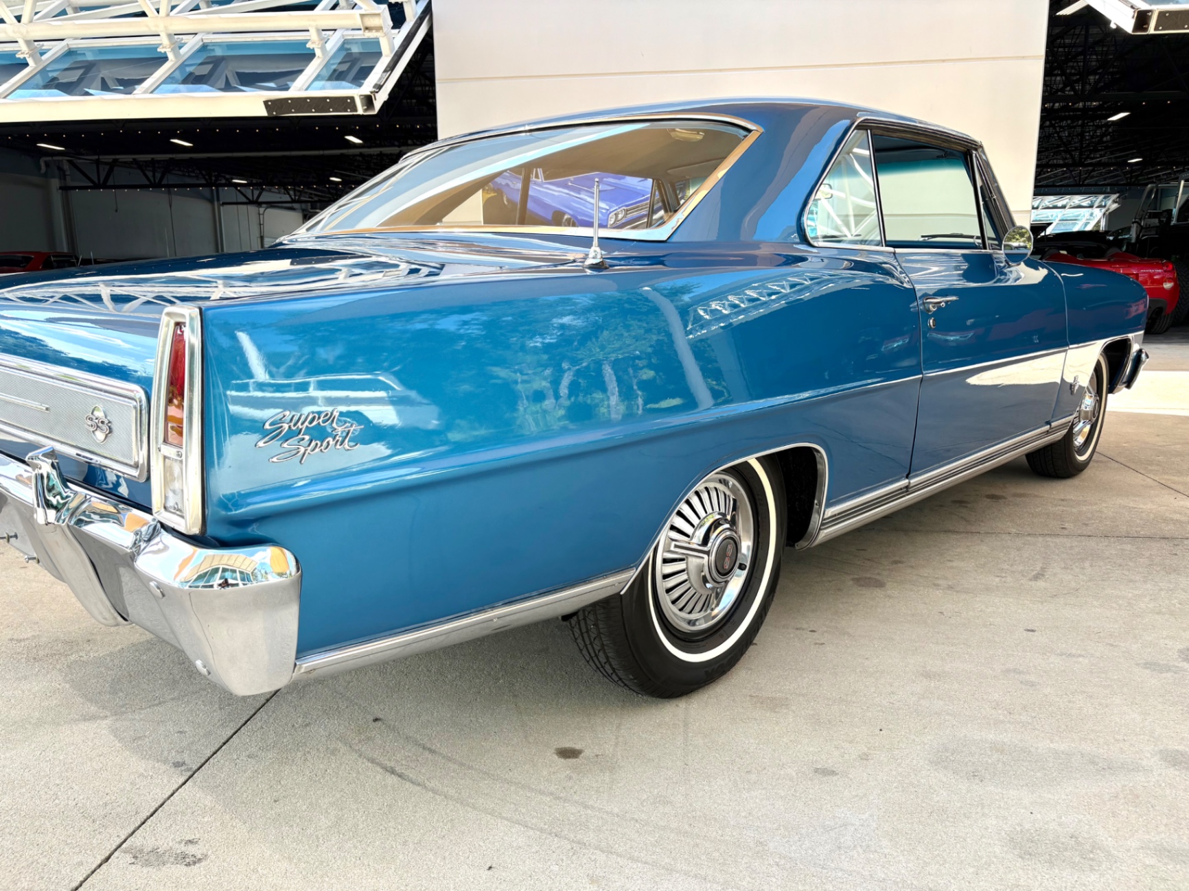 Vehicle photo 15