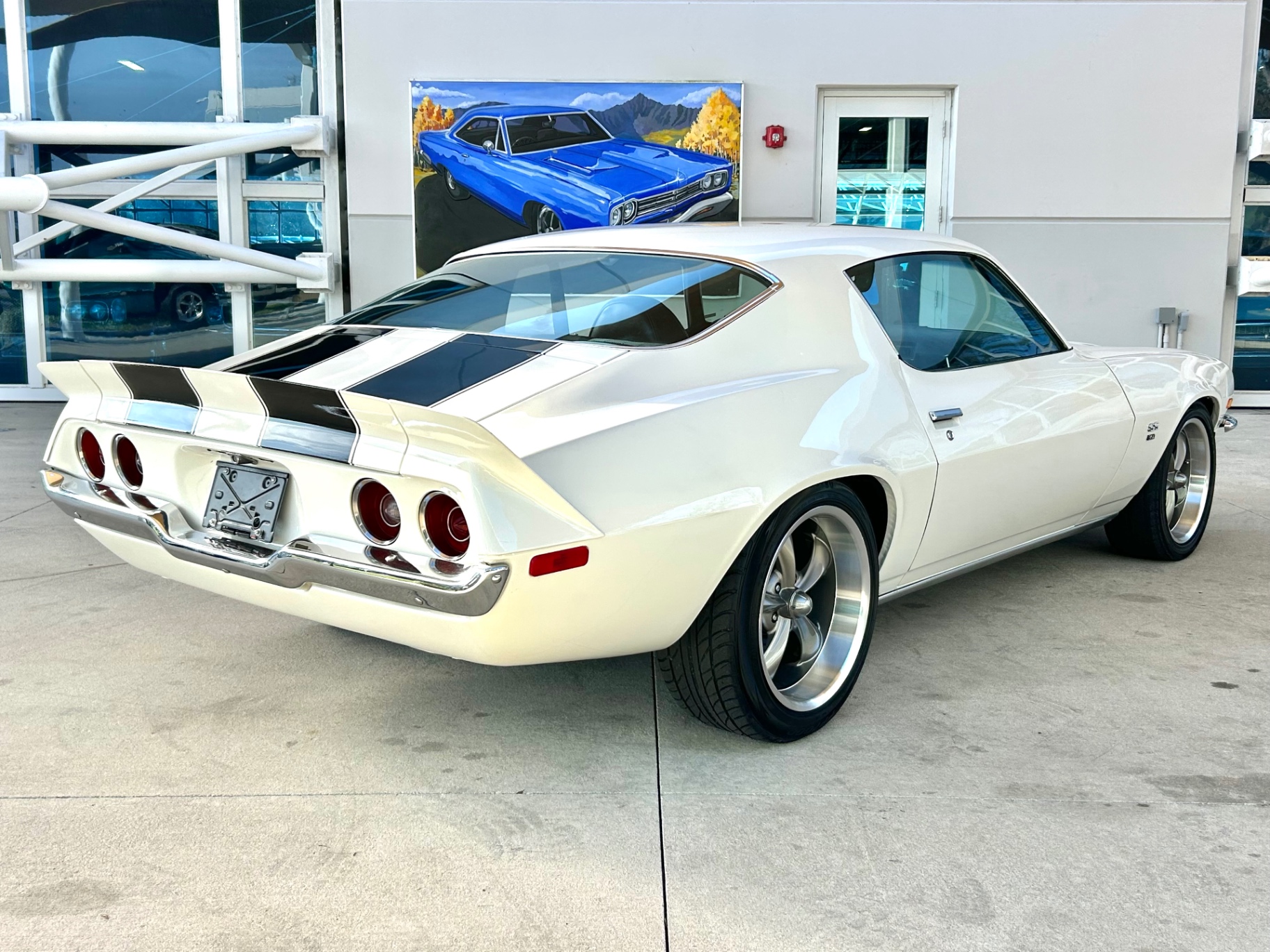 Vehicle photo 5
