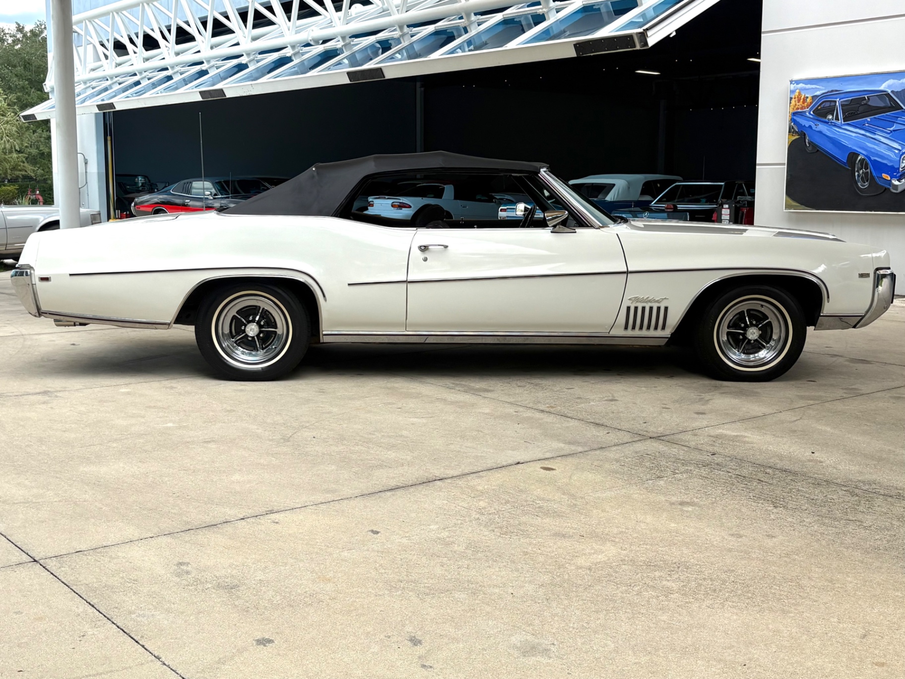 Vehicle photo 21