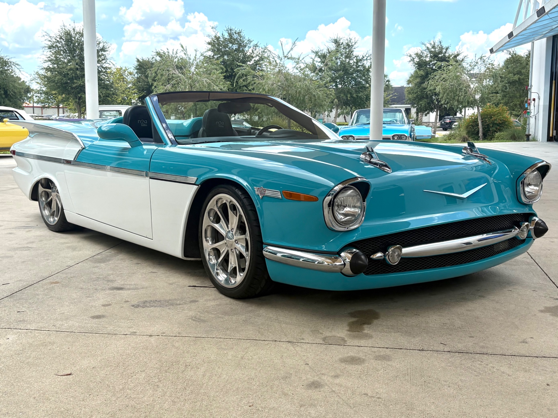 Vehicle photo 4