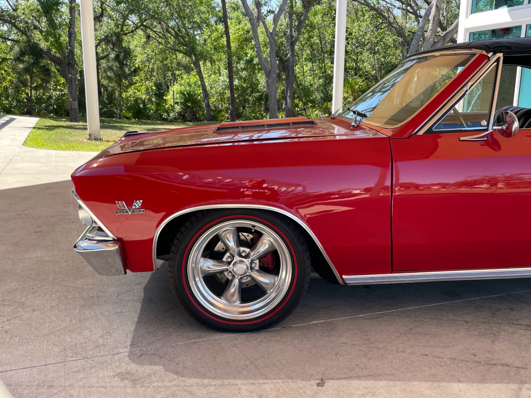 Vehicle photo 11