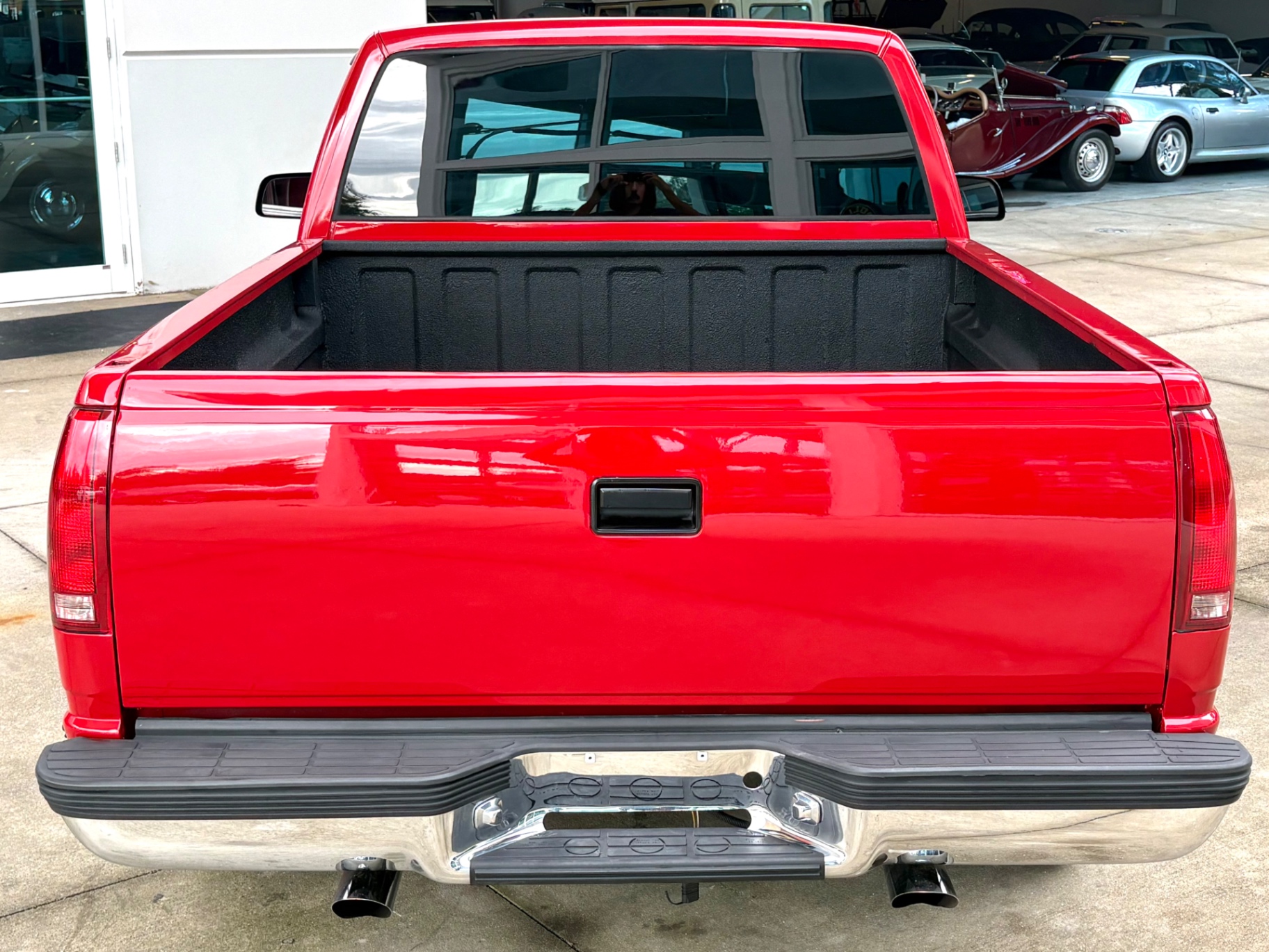 Vehicle photo 8