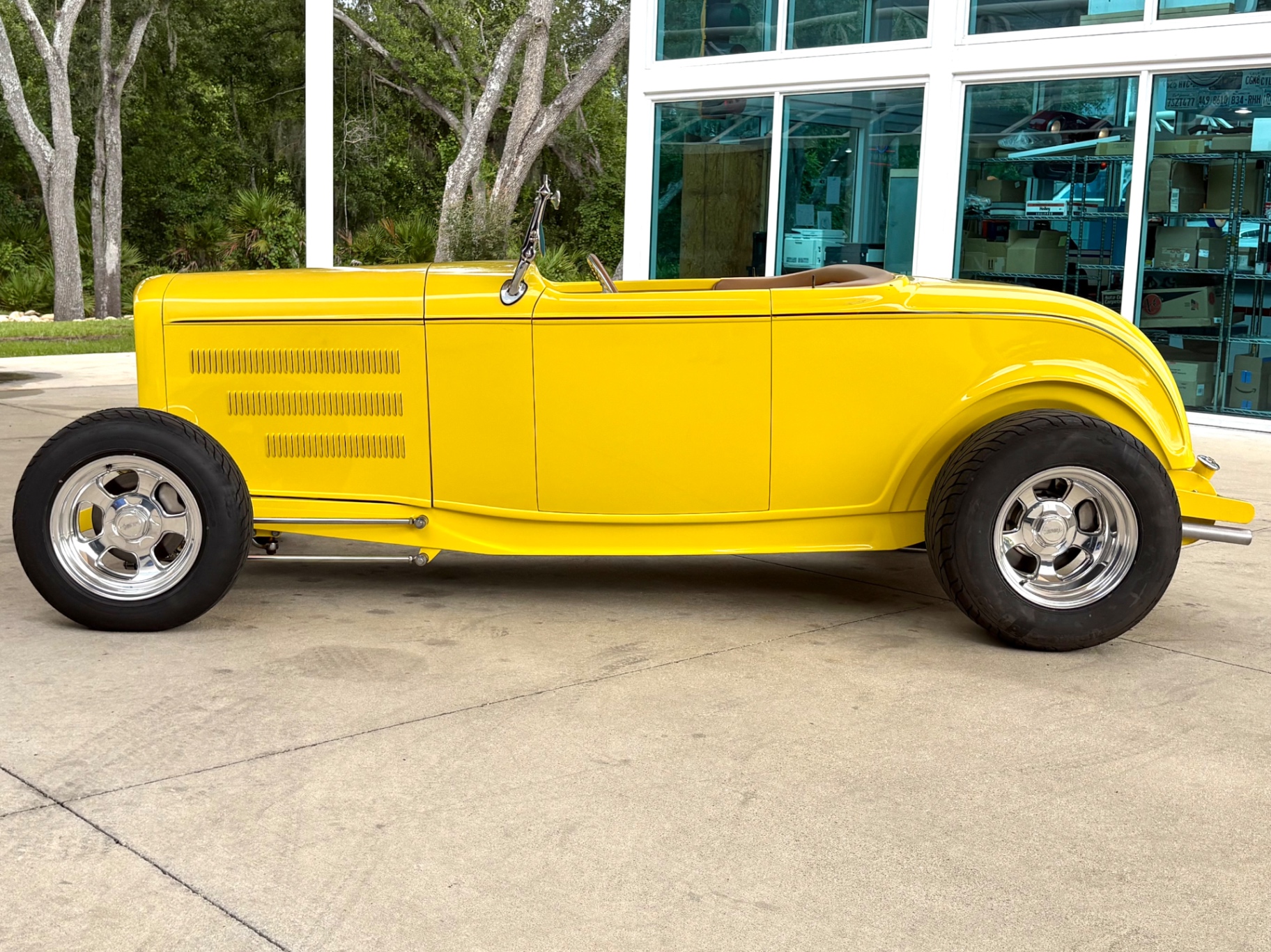 Vehicle photo 10