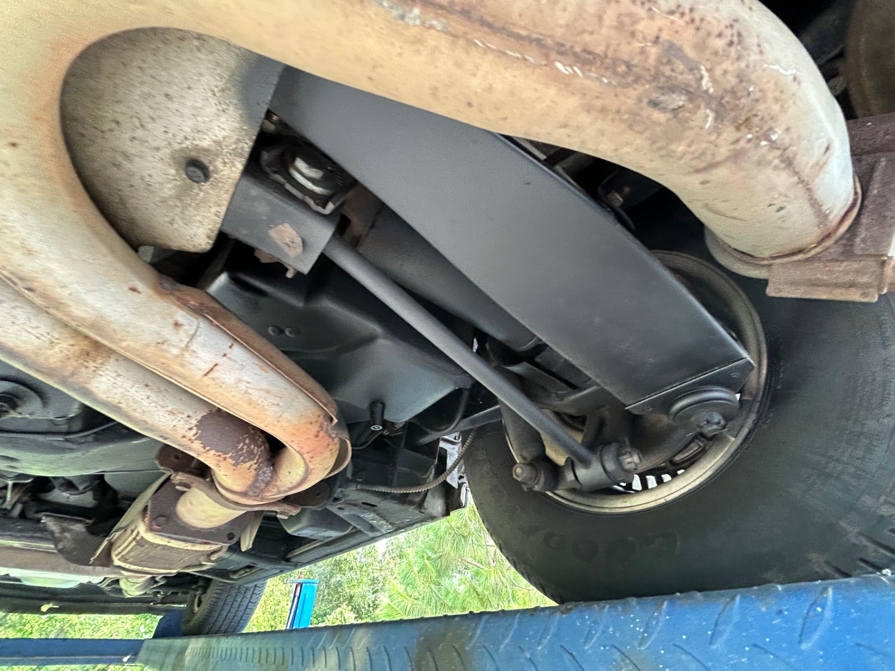 Vehicle photo 28