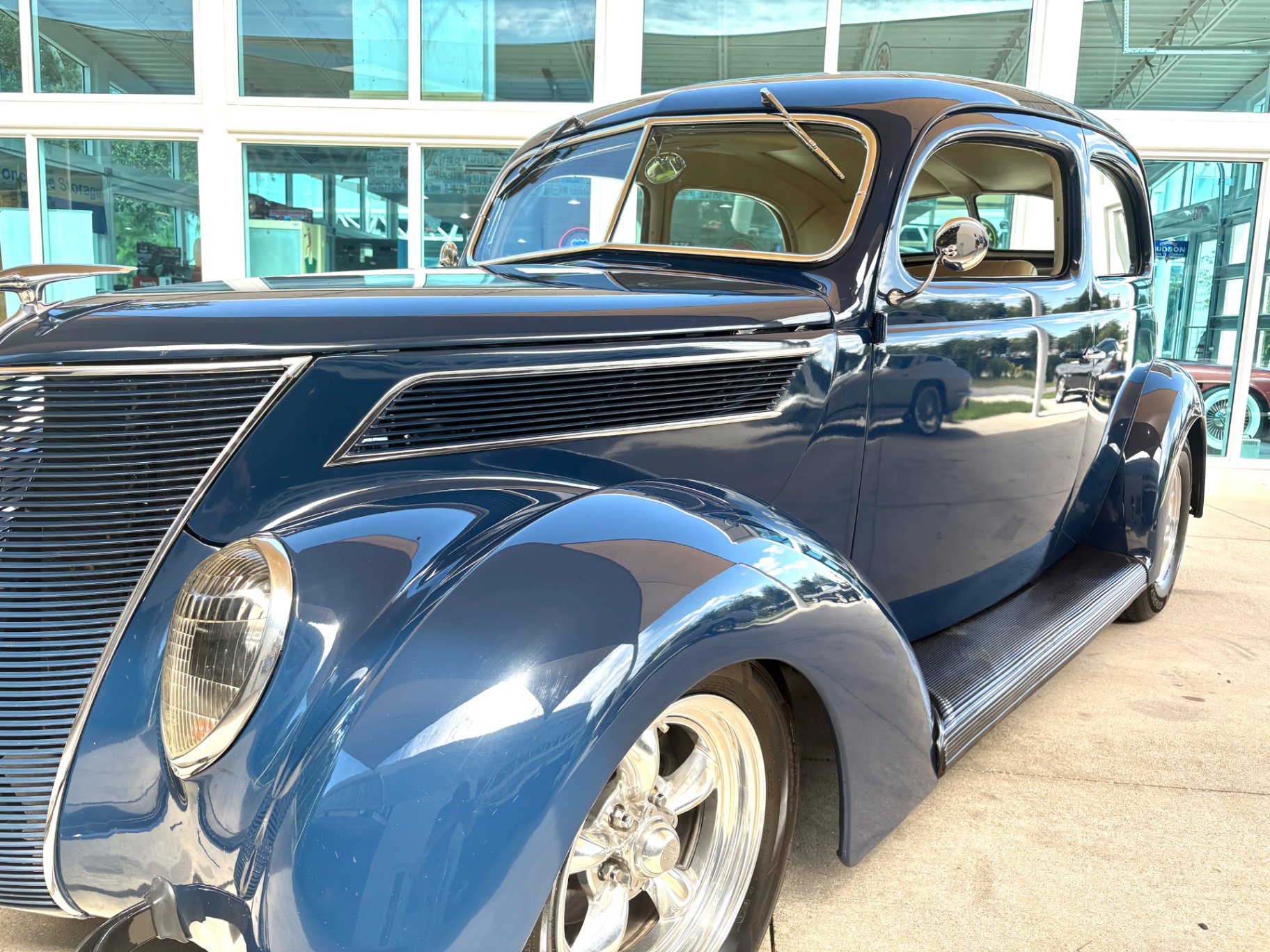 Vehicle photo 11