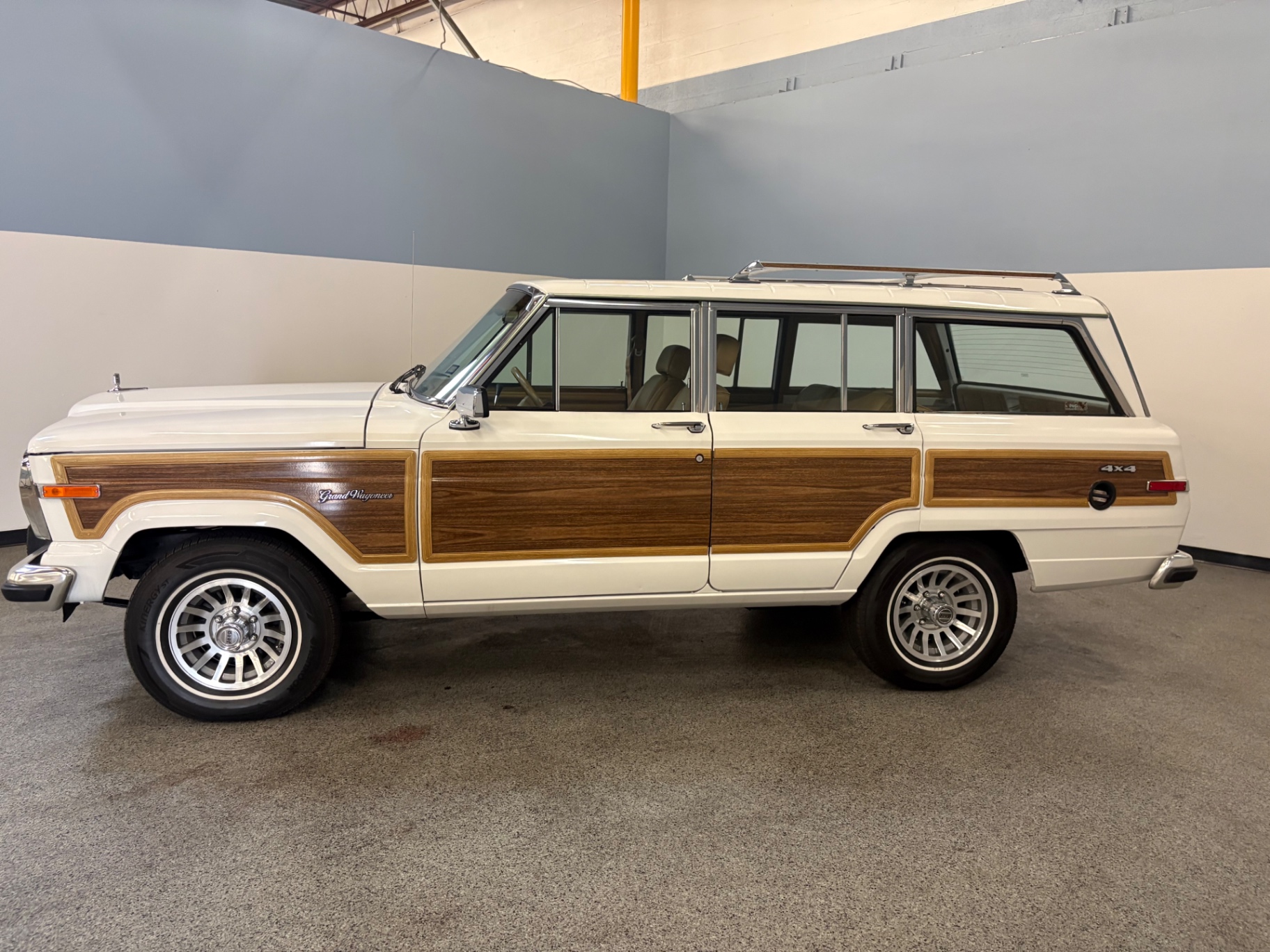 Vehicle photo 3